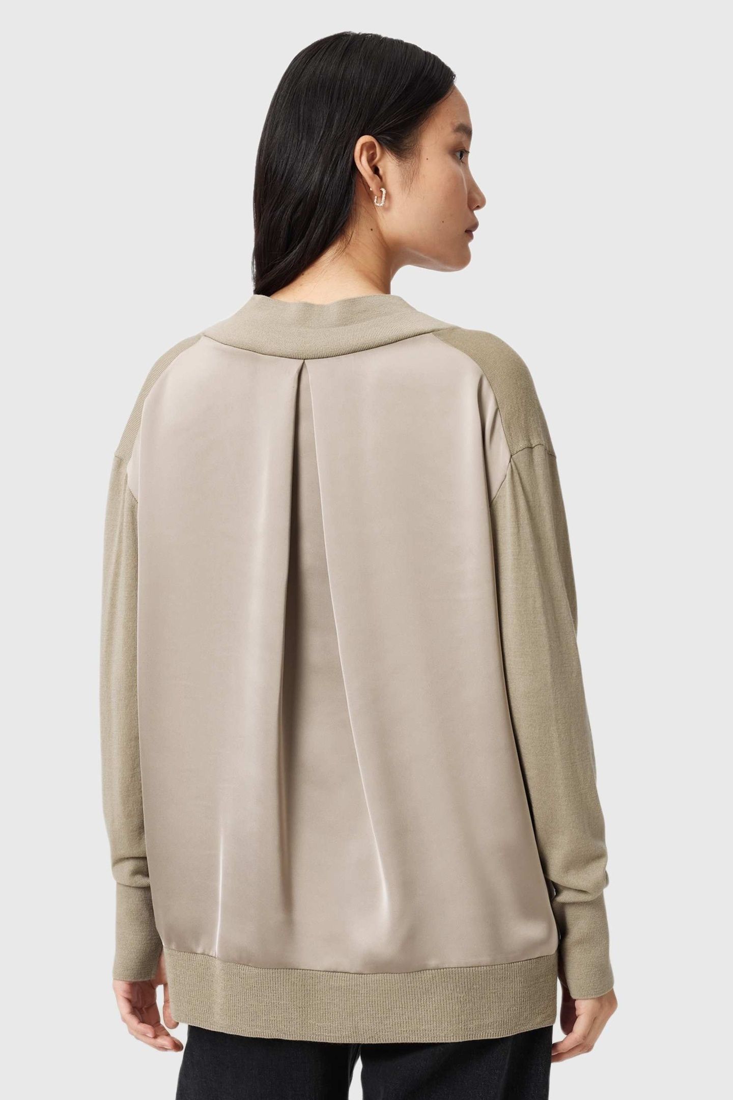 BERN PANEL V NECK TAUPE GREY 5