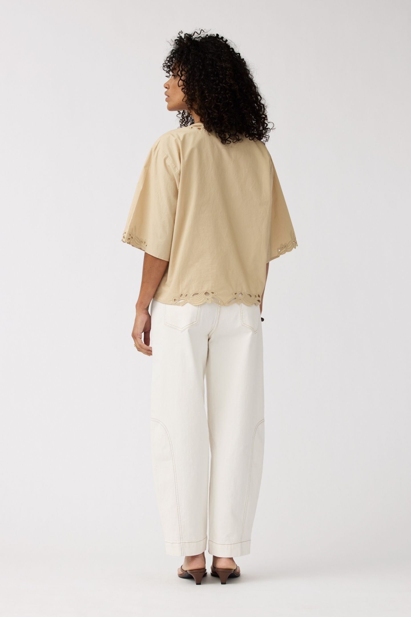 TOP AILA SAND 3
