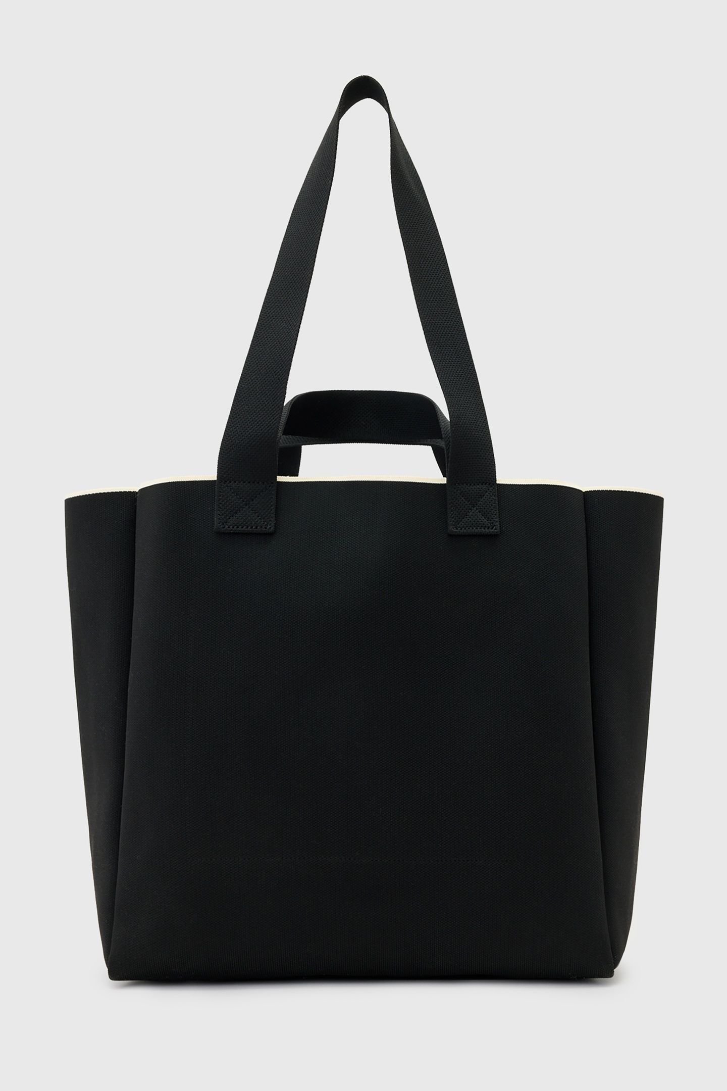 IZZY HEART E/W TOTE BLACK 4