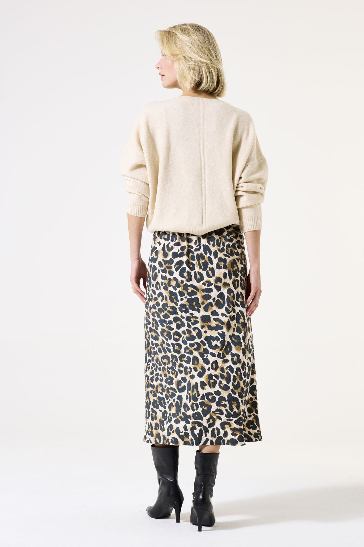 LADIES SKIRT ALMOND 3