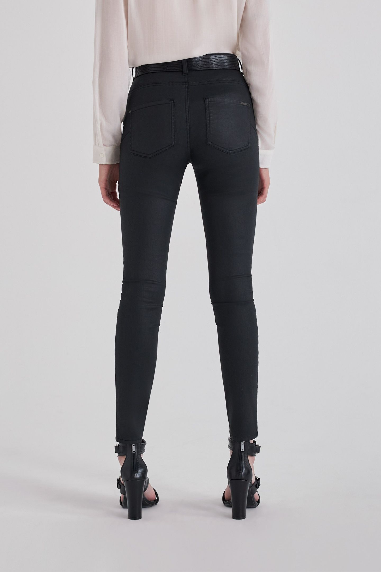 BLACK CROPPED JEANS WITH VISIBLE POWERSTRETCH BUTTONS 4
