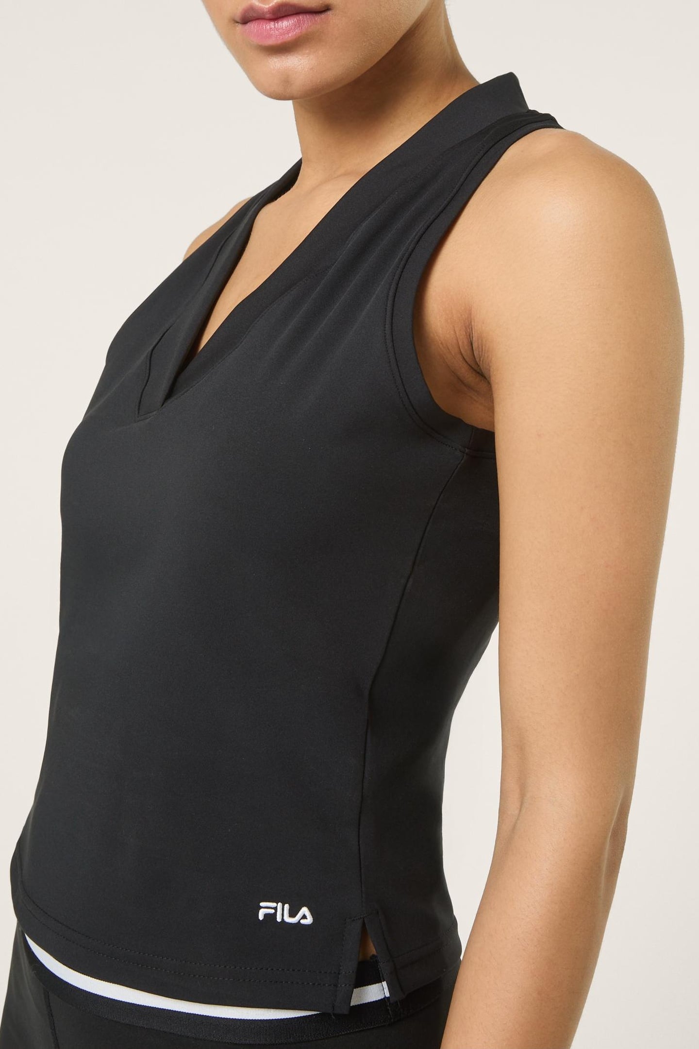 LUNATA GRAPHIC SLEEVELESS V-NECK TOP BLACK 6