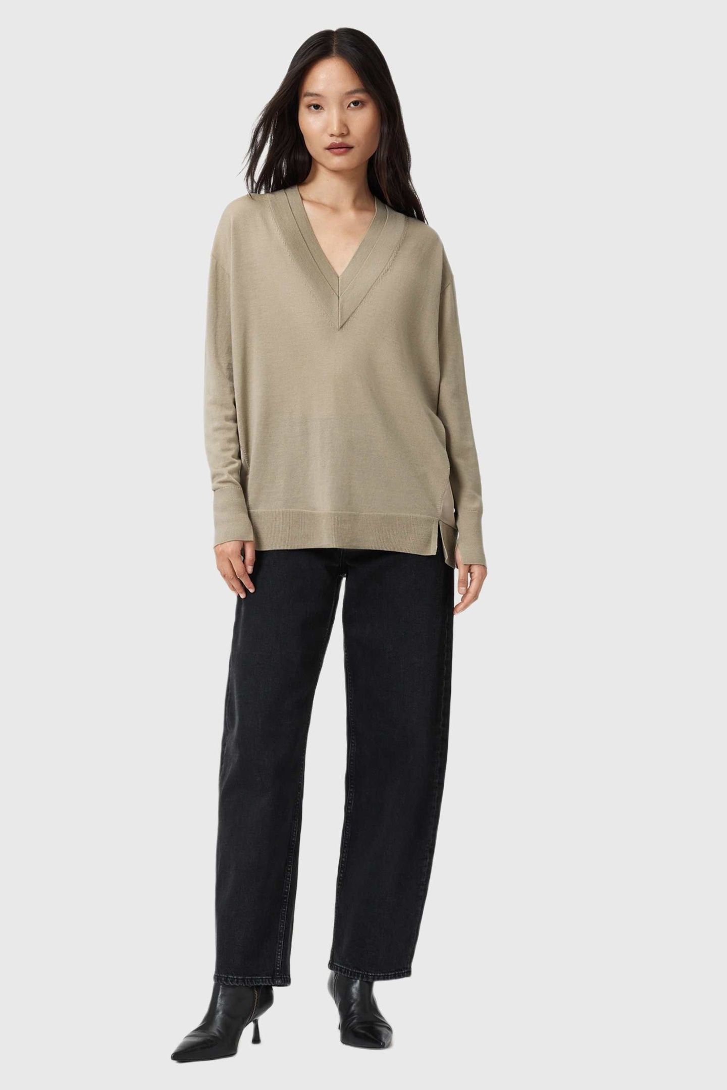 BERN PANEL V NECK TAUPE GREY 2