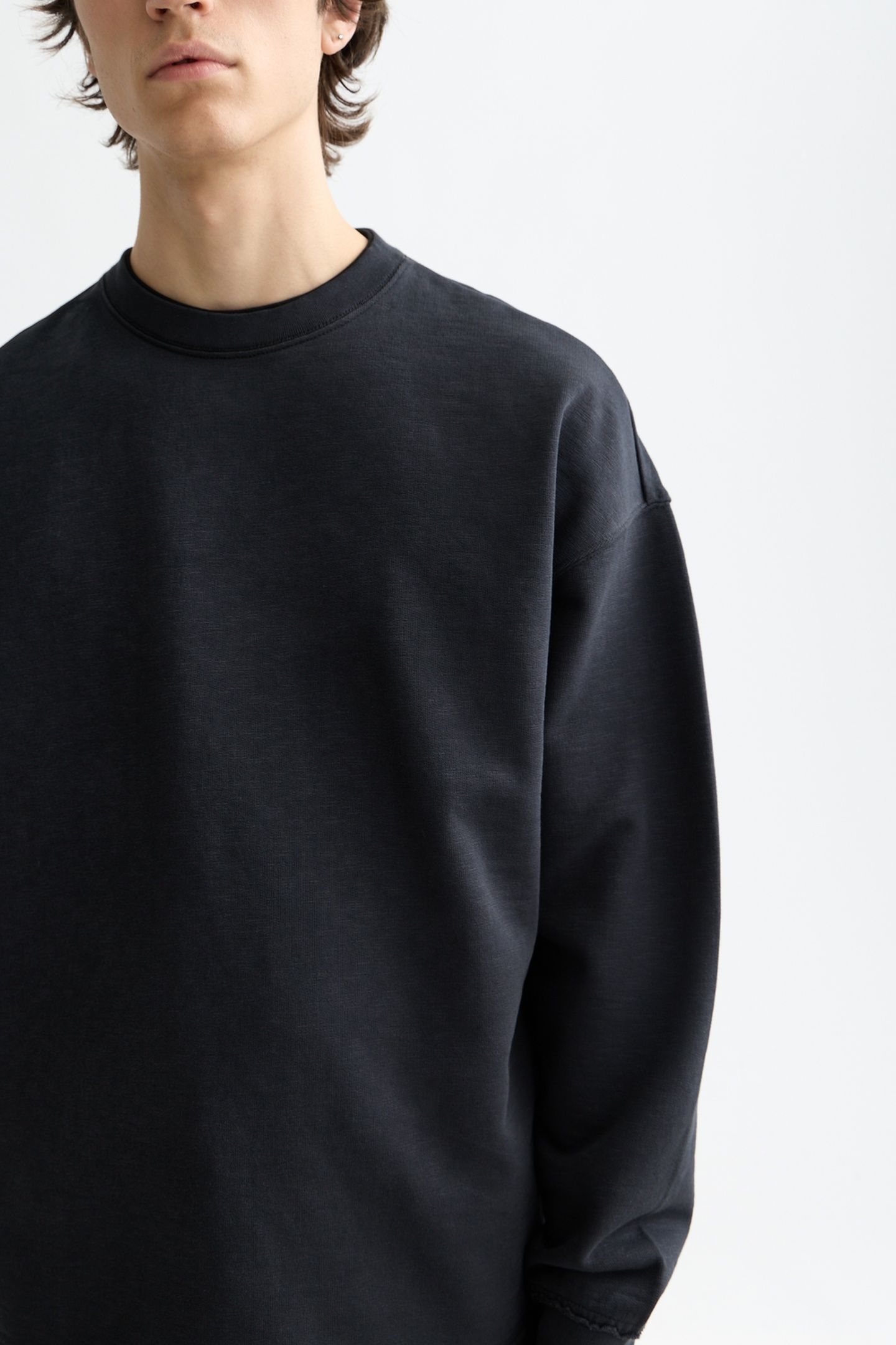 CORE - 3 CROSSES SWEATSHIRT BLACK 4