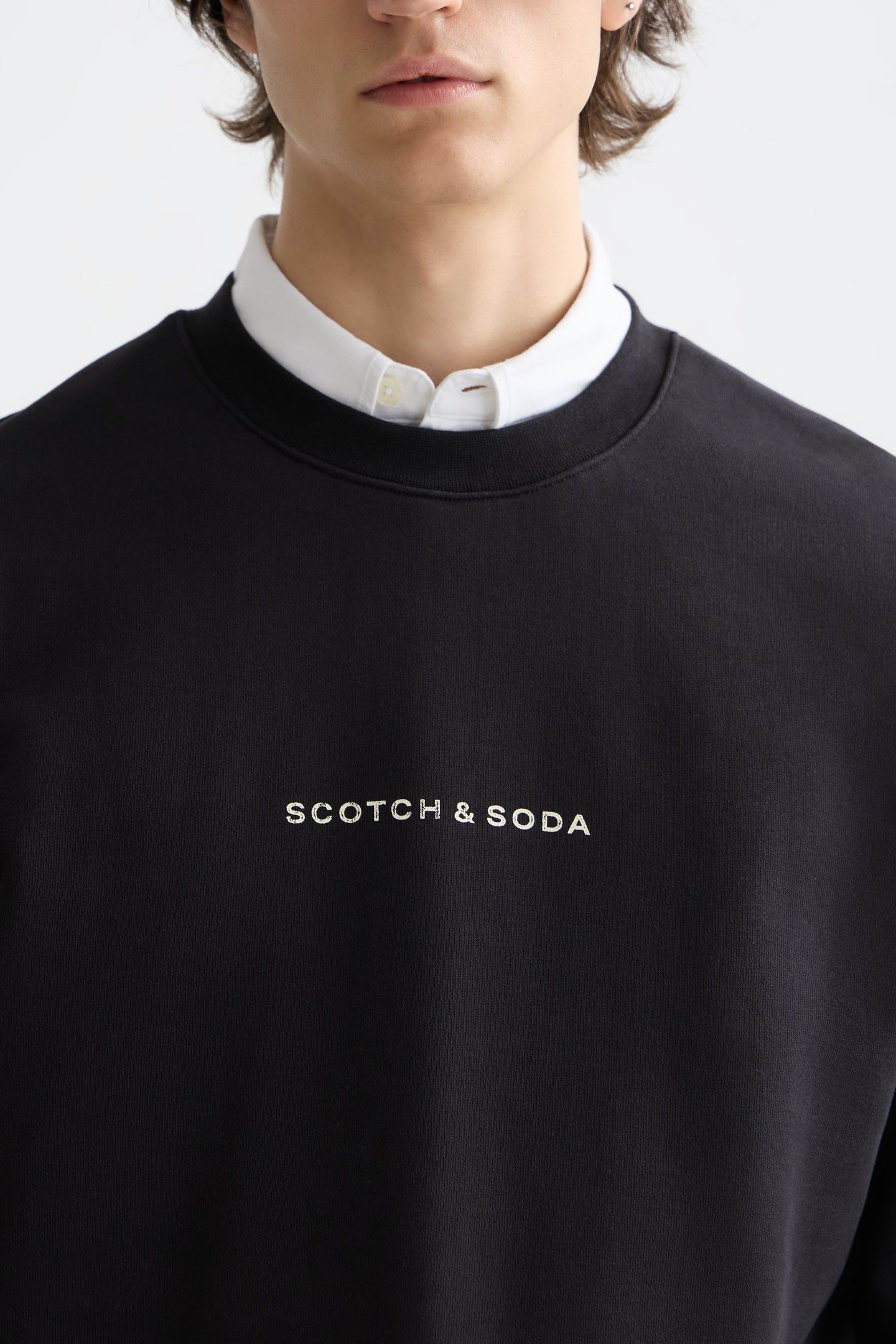 CORE - LOGO FRONT CHEST SWEATSHIRT BLACK 4