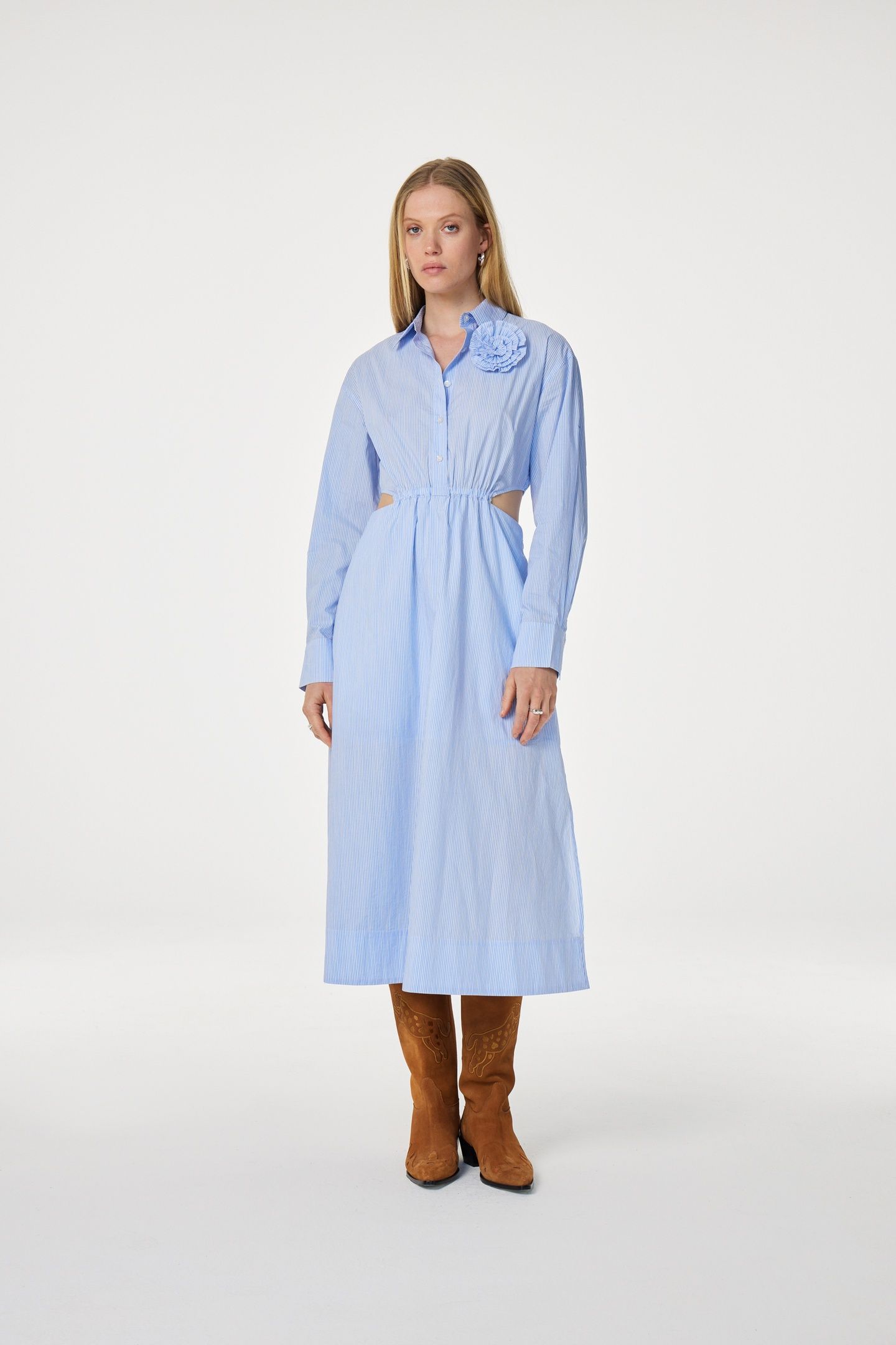 CAMILA DRESS WARM WHITE/POOL BLUE 1