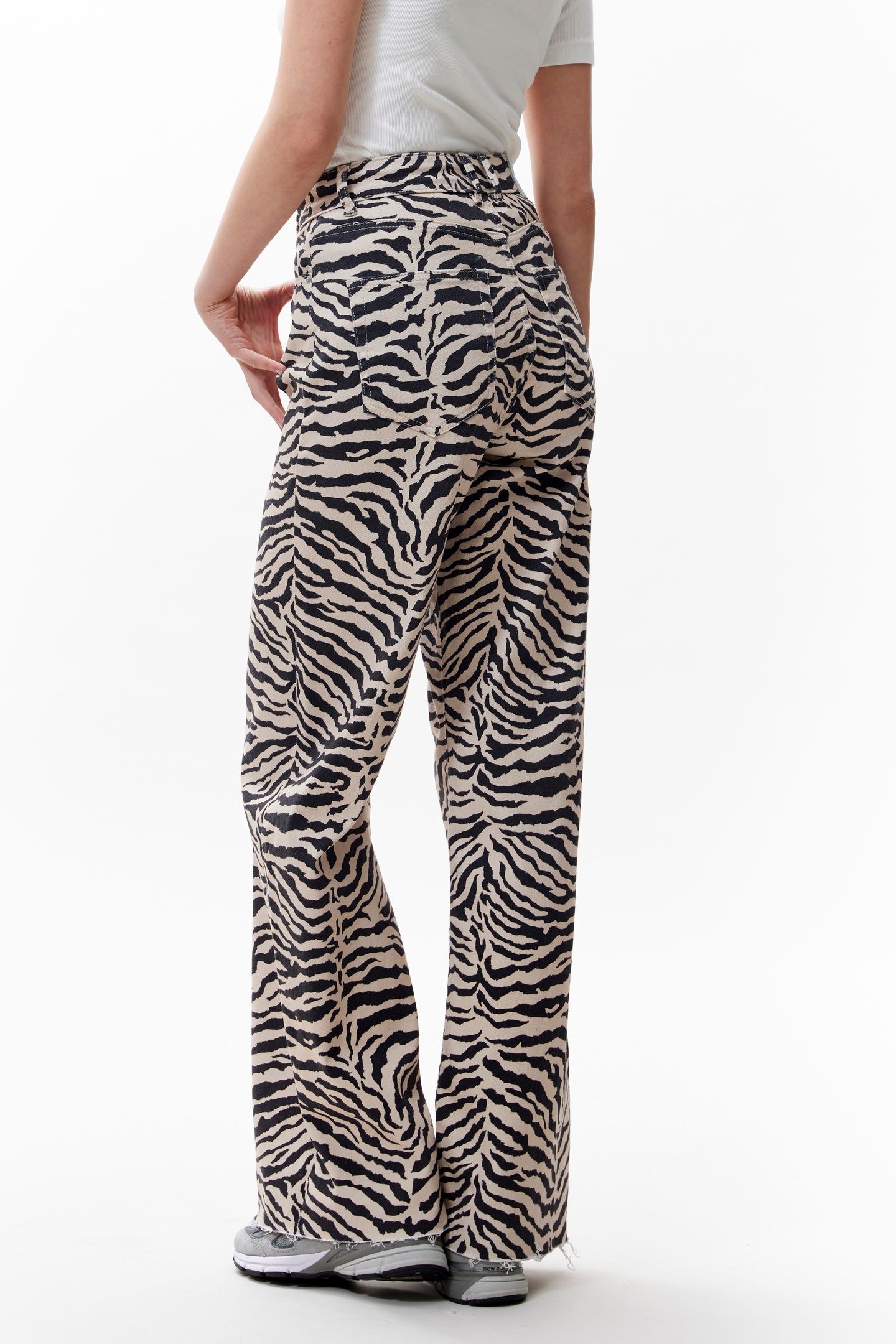 LOOSE FIT ZEBRA JEANS SAND 3