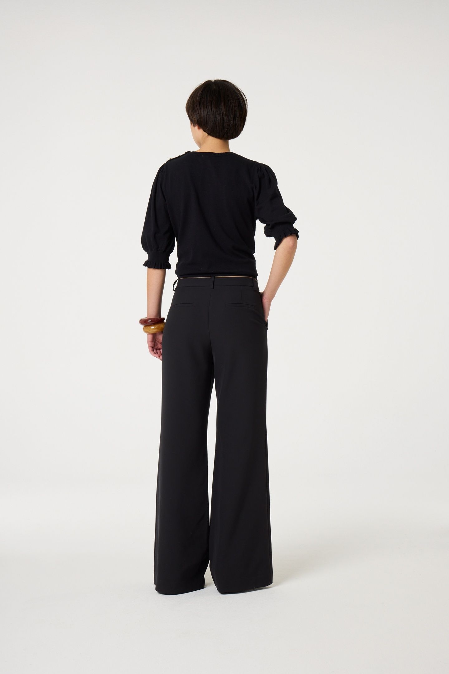 MOLLY SHORT SLEEVE PULLOVER BLACK 3