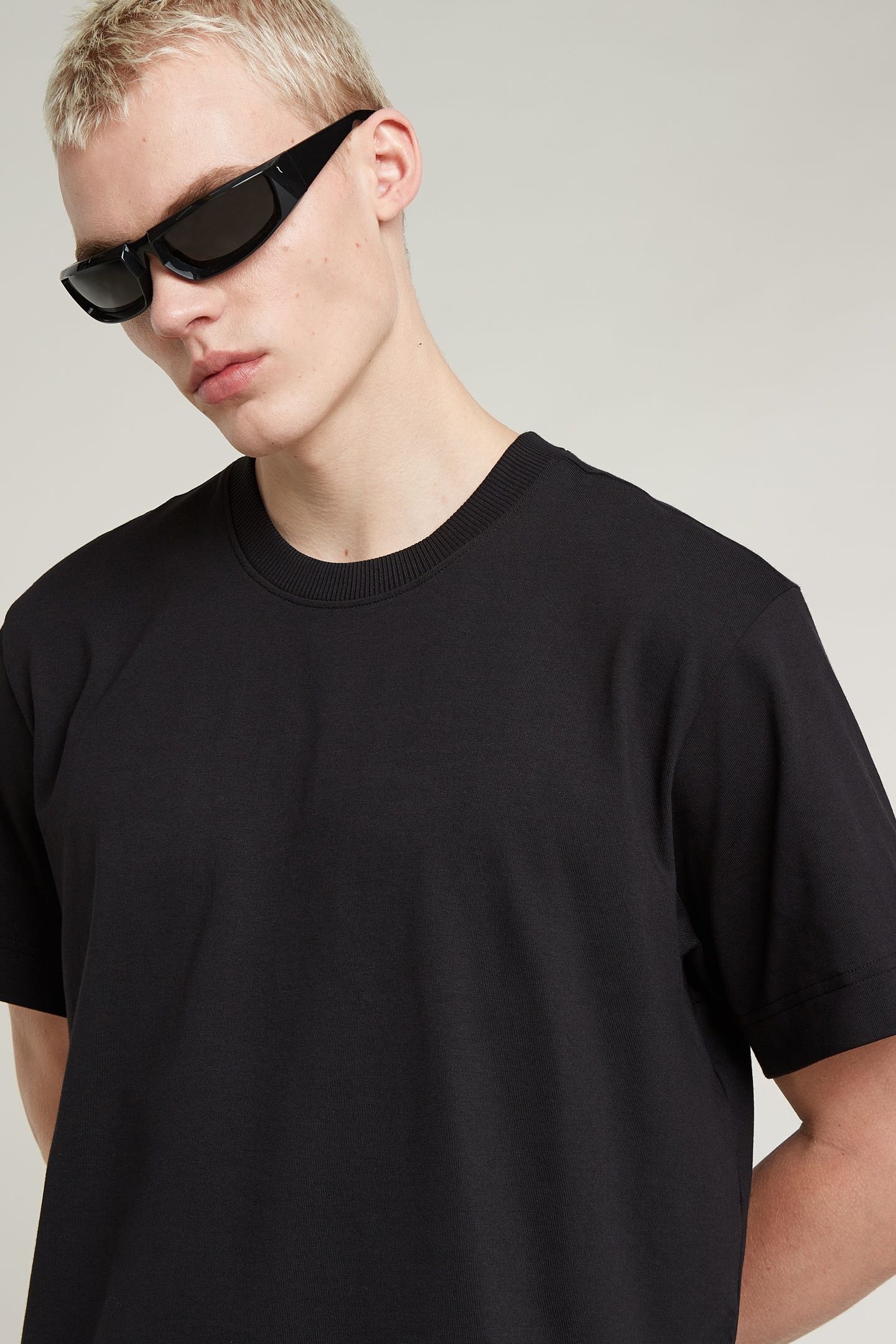 ESSENTIAL LOOSE R T BLACK 7
