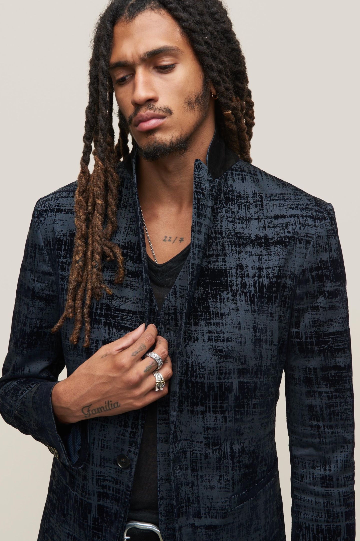 ONE BUTTON PEAK LAPEL SOF NAVY 3