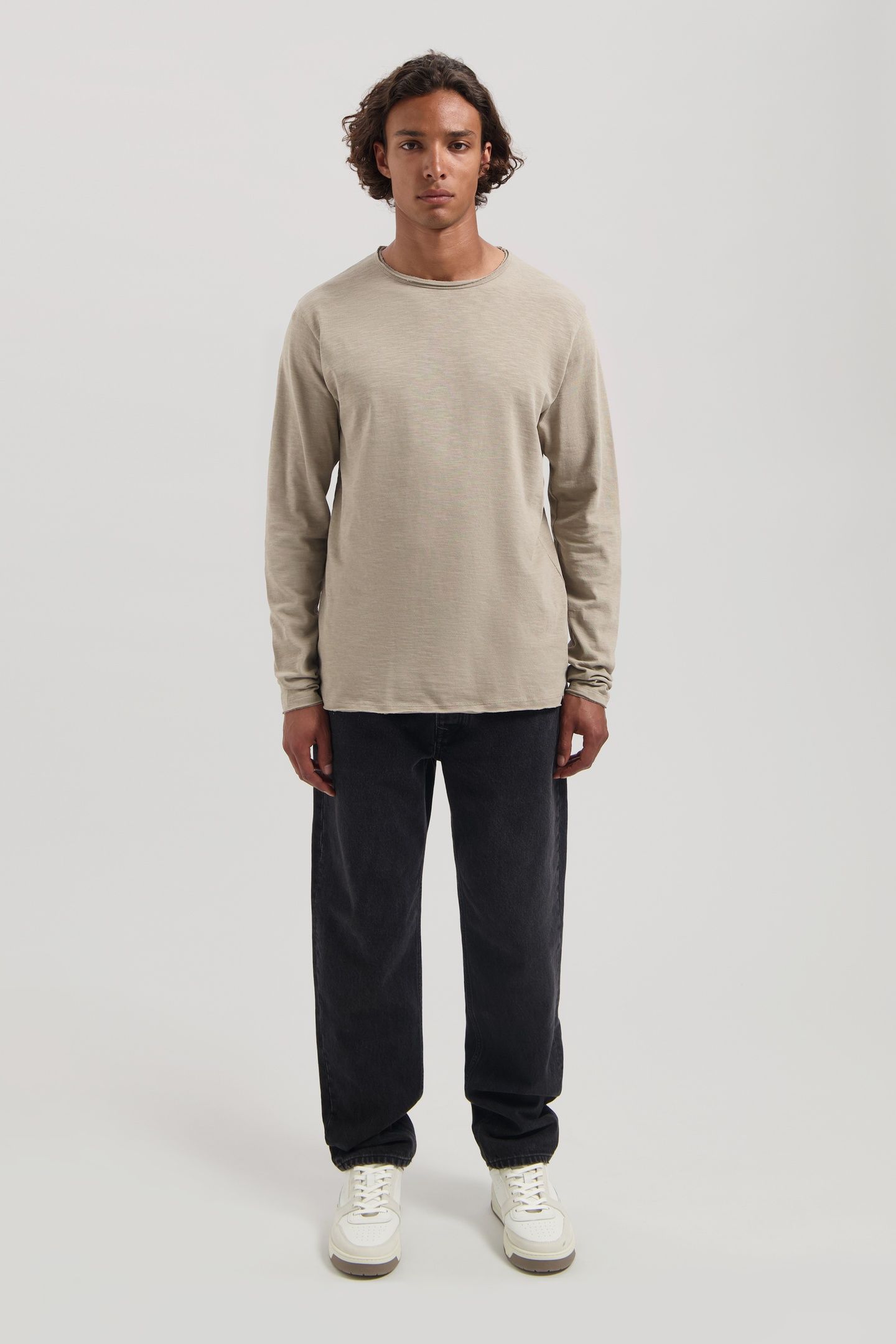 DS_NEWMAN CREWNECK VINTAGE KHAKI 2