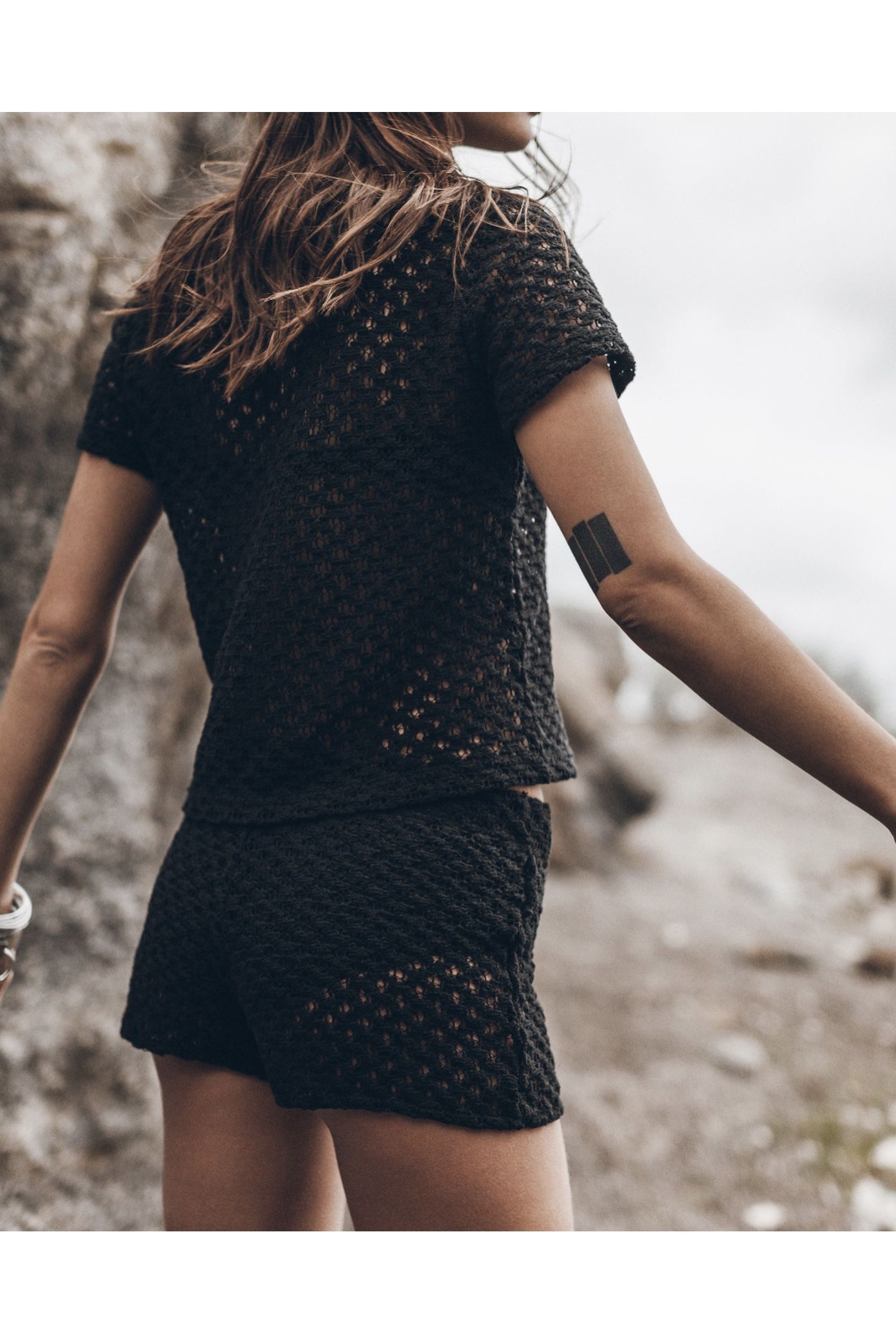 THE BLACK CROCHET T-SHIRT 3