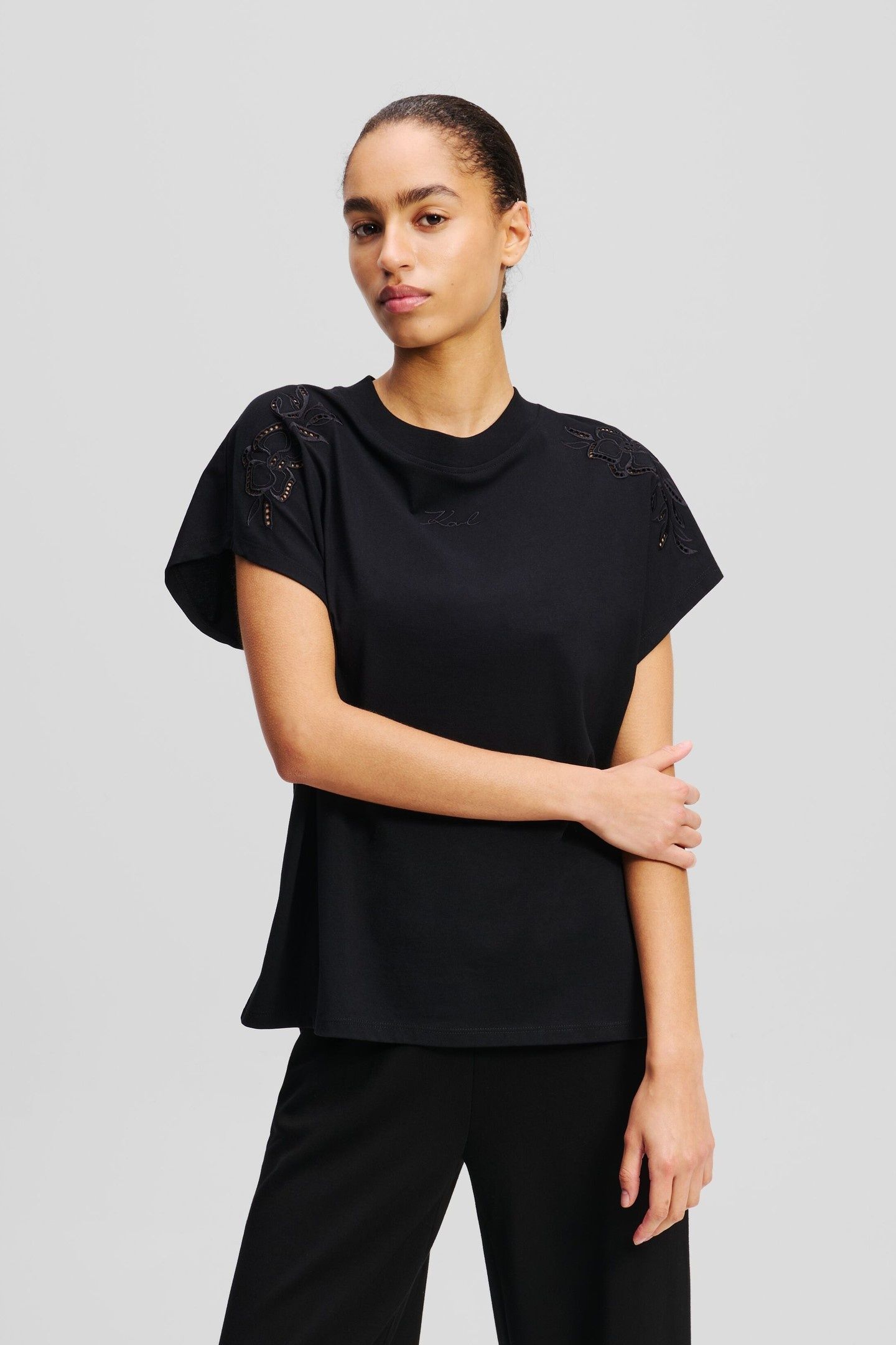 ORCHID EMBROIDERY T-SHIRT BLACK 1