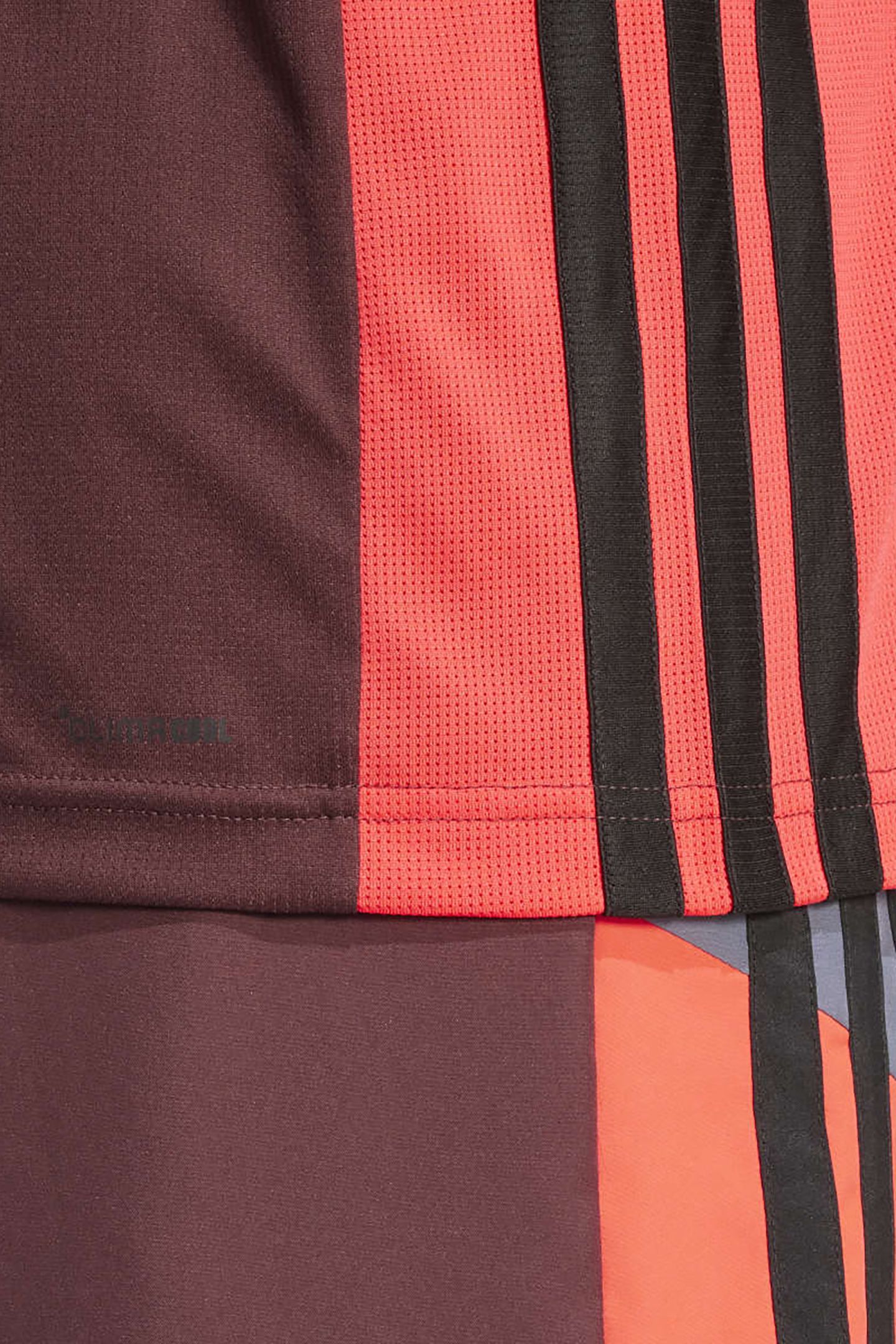 UNISEX PERFORMANCE TRAIN ESSENTIALS SEASONAL COLORBLOCK T-SH 6