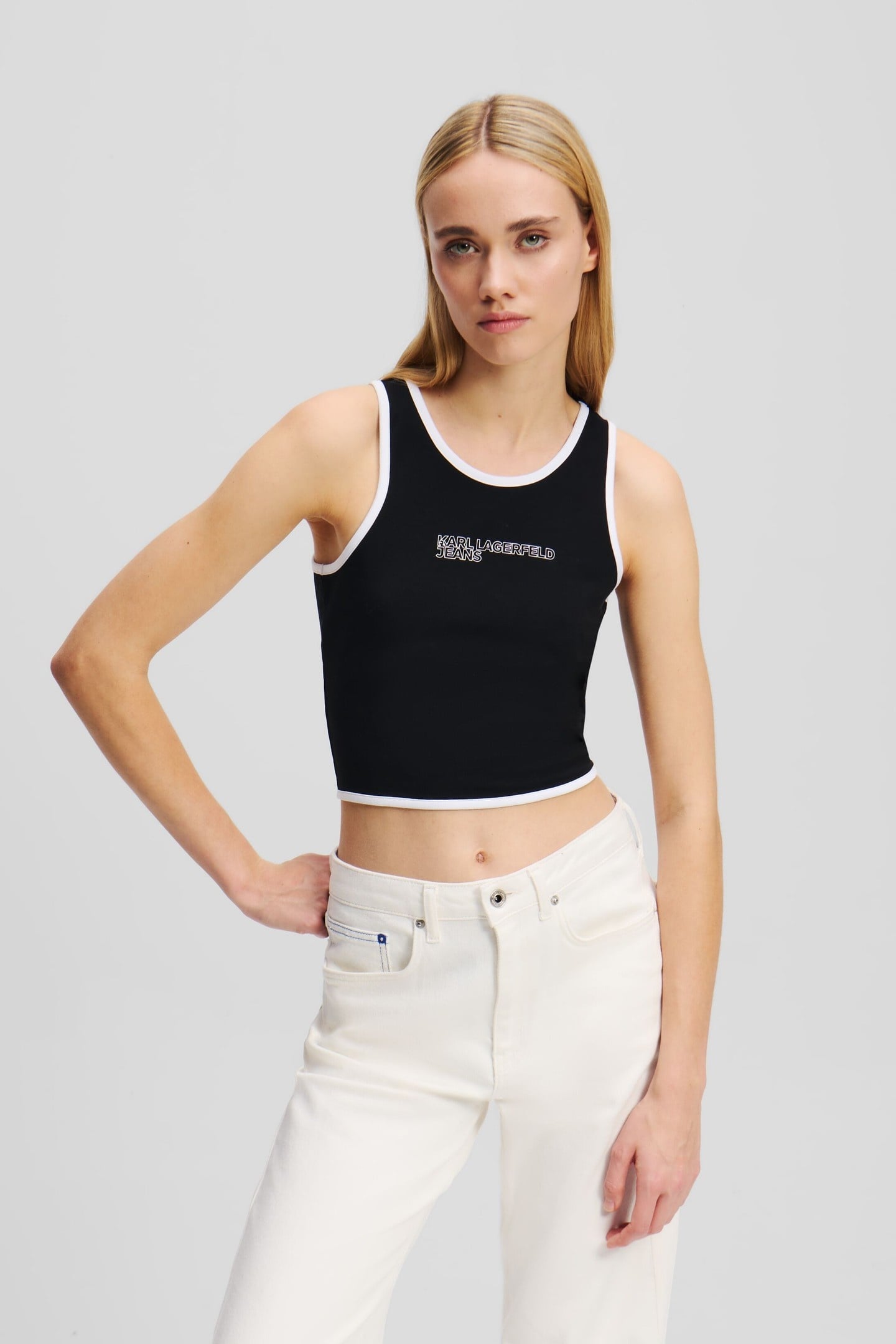 OUTLINE LOGO TOP BLACK 1
