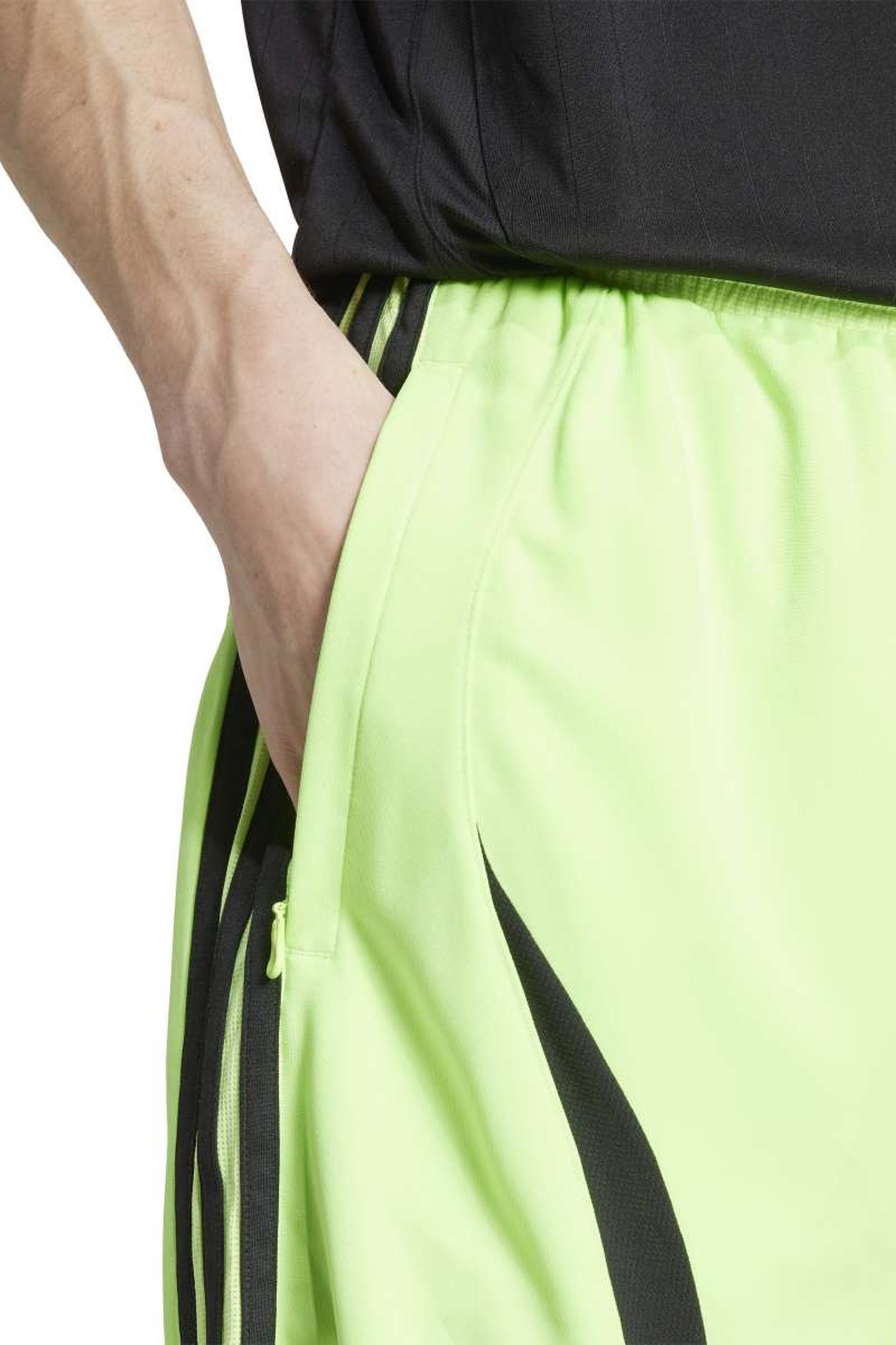 UNISEX ORIGINALS TEAMGEIST ADICOLOR SHORTS SIGNAL GREEN 4