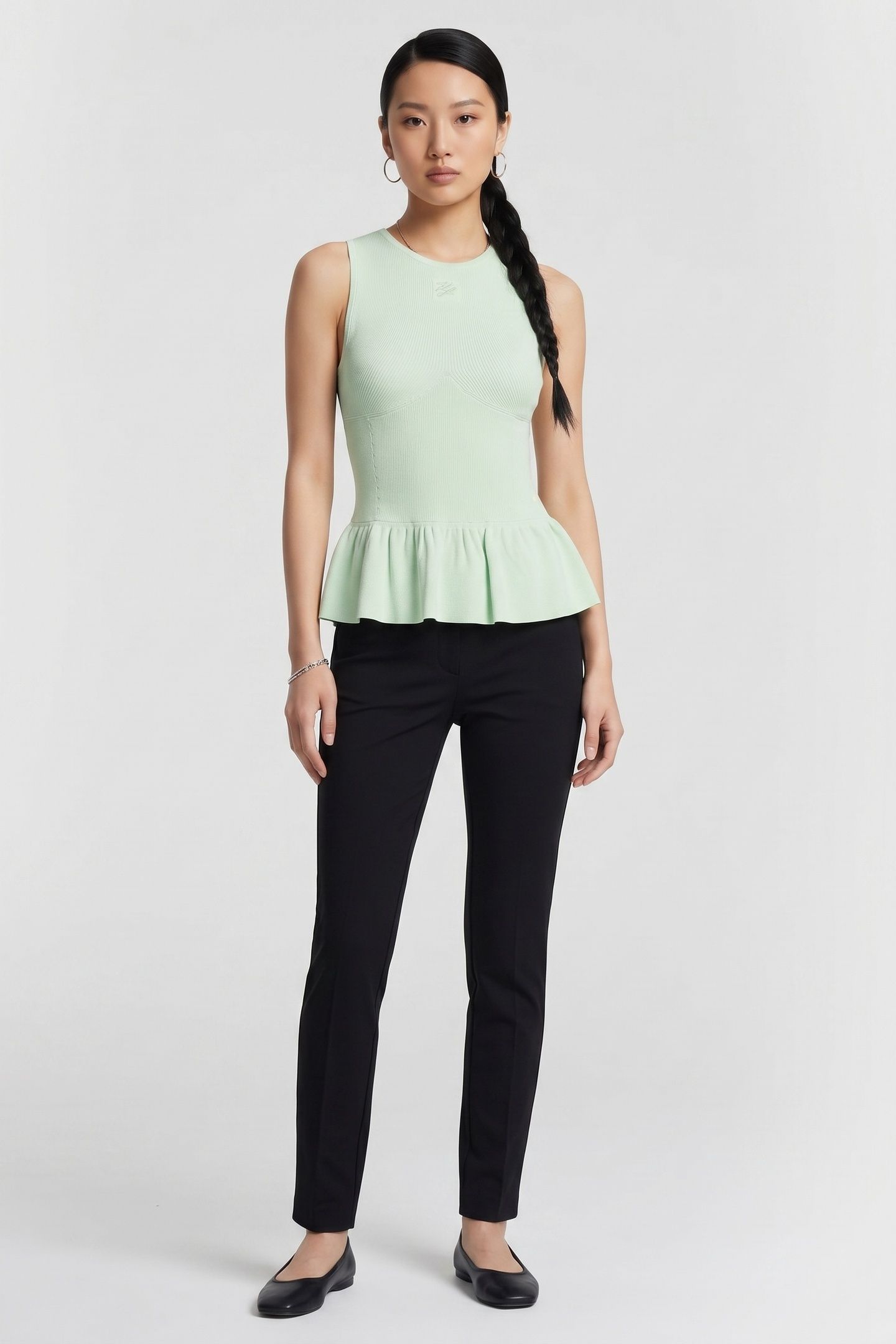 SLEEVELESS KNIT TOP SPRAY 1