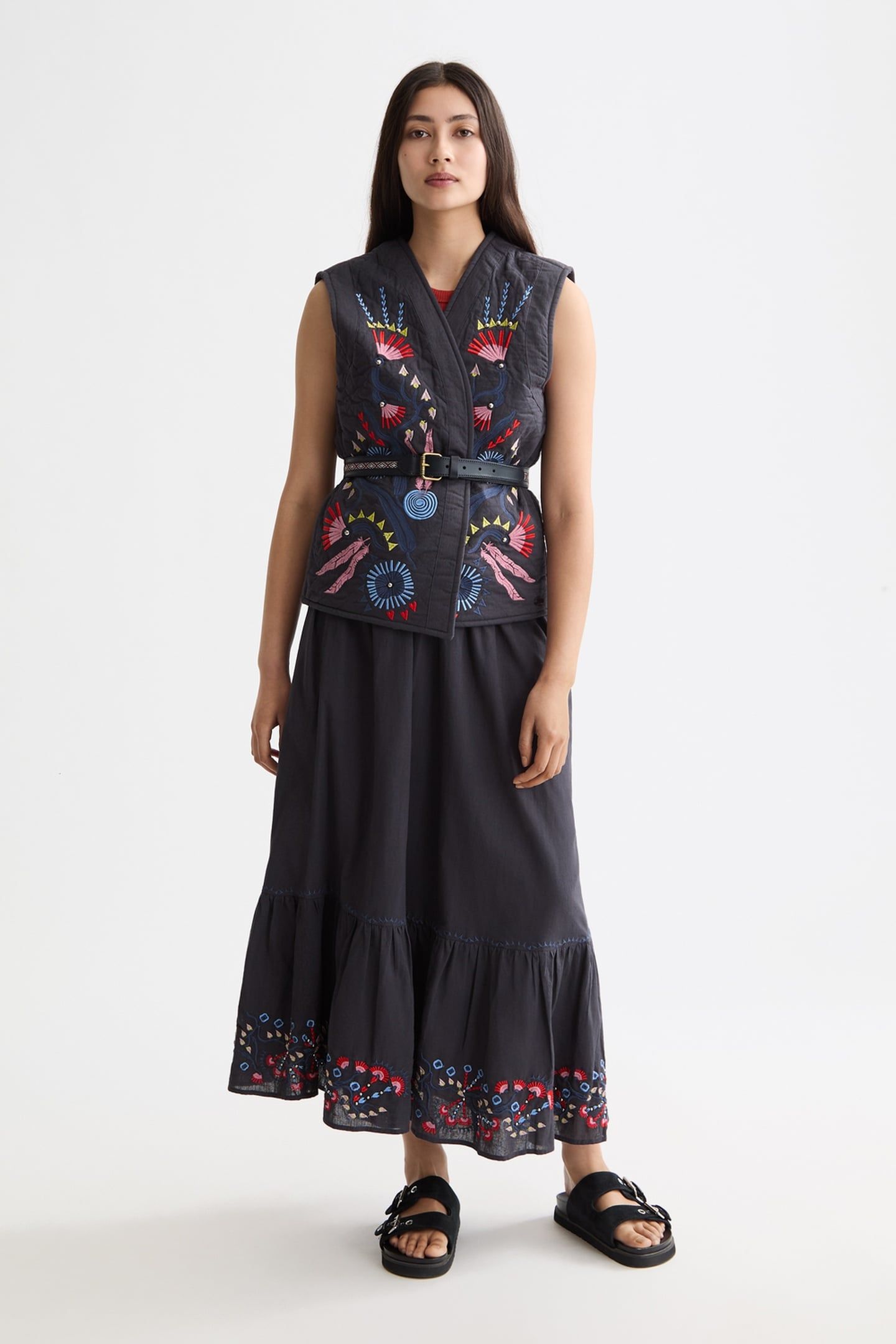 EMBROIDERED GILET CHARCOAL ART 2