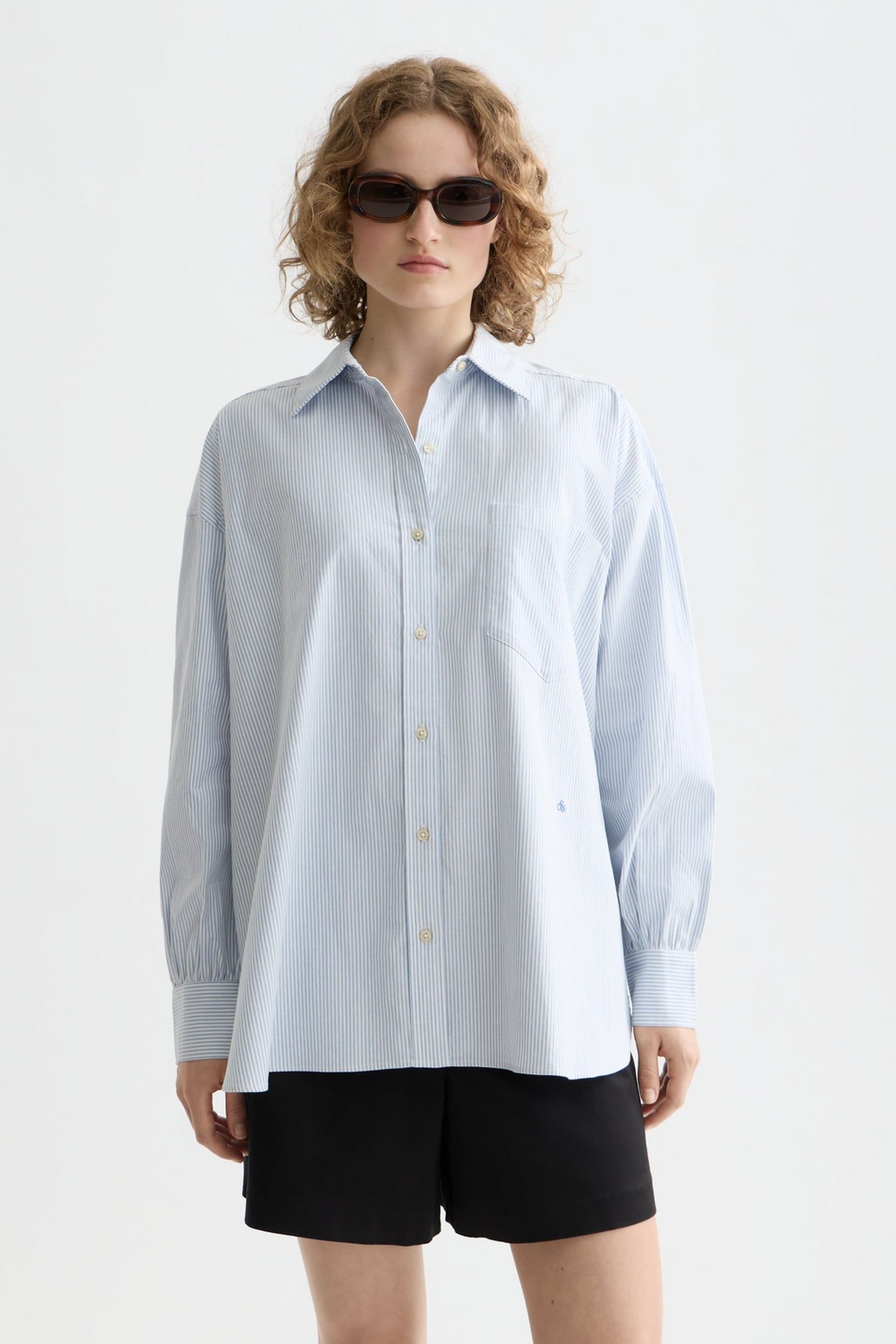 GIRLFRIEND OXFORD STRIPES SHIRT WHITE AND BLUE STRIPE 1