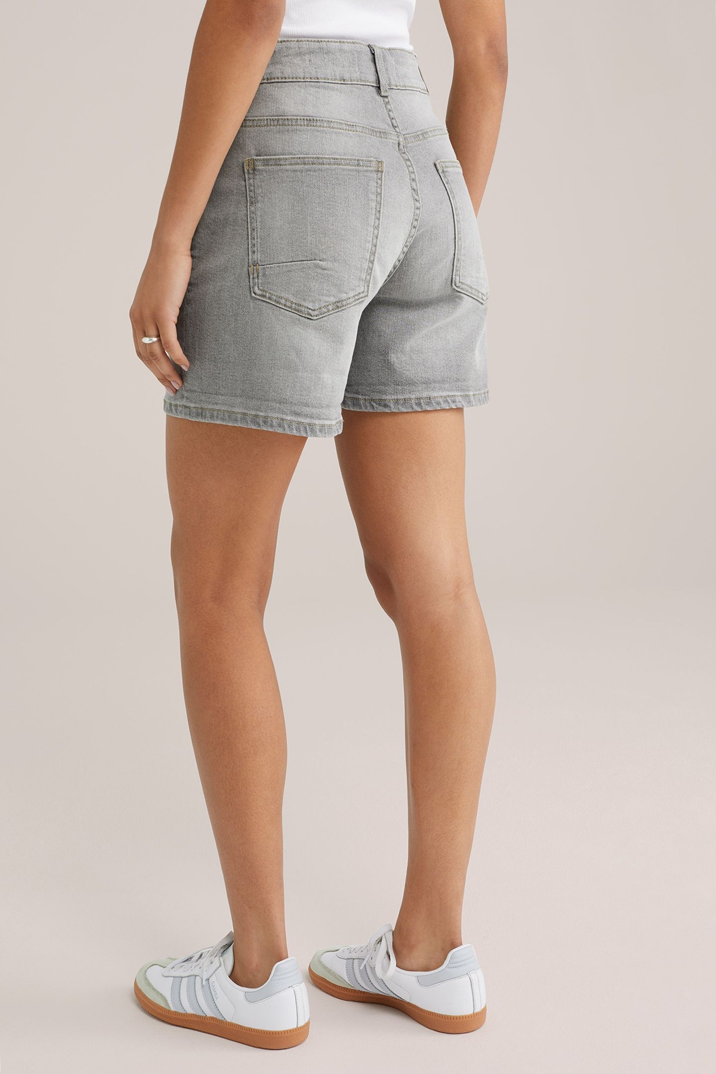 SHORT GREY 2
