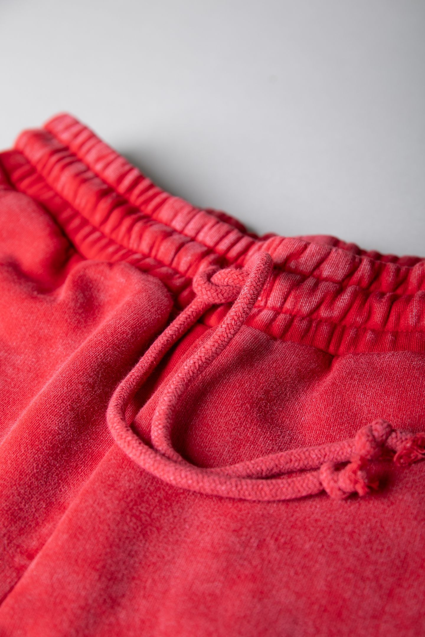 UNI LOGO ACID WASH SWEAT SHORT RACING RED 5
