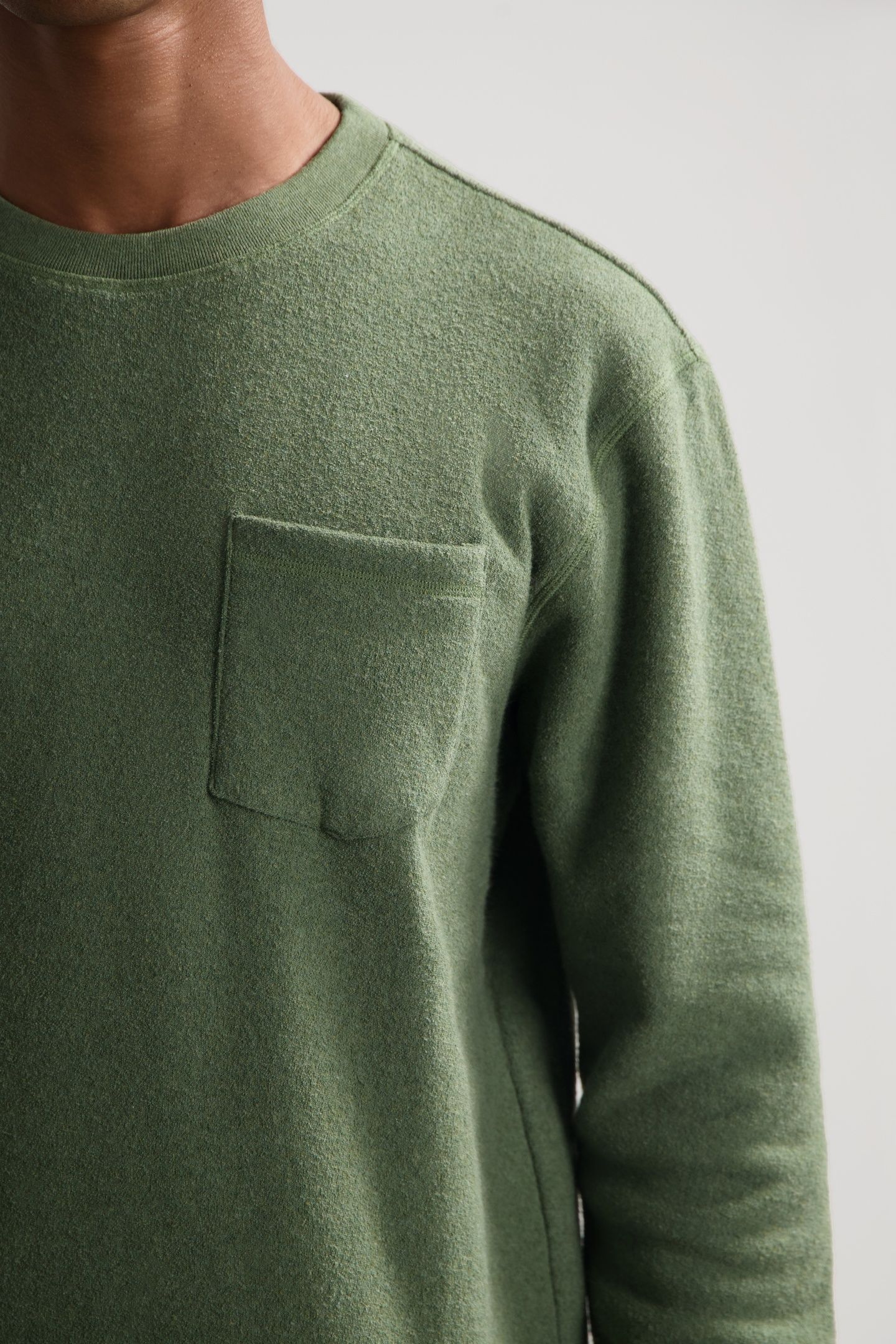 DS_DAMIEN CREWNECK LT. ARMY 5