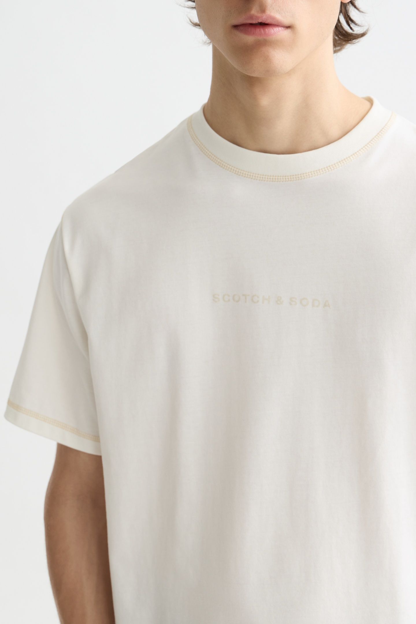 LOGO FRONT CHEST T-SHIRT OFF WHITE 6