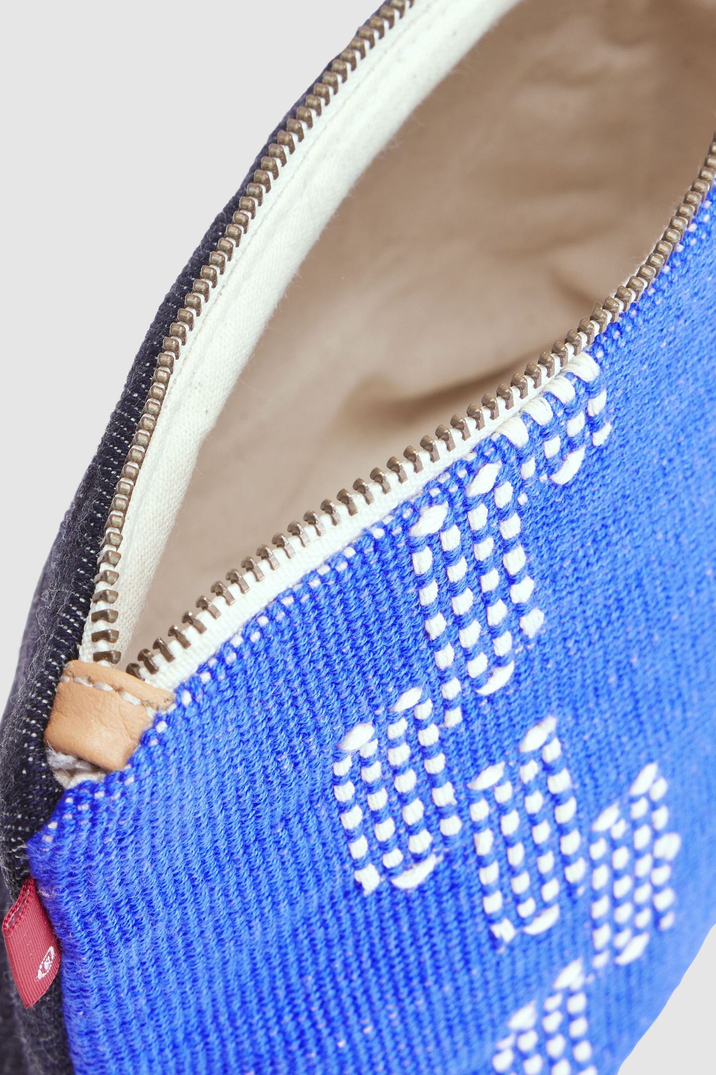 LEVI'S X MERCADO GLOBAL CRISTINA MINI POUCH 5