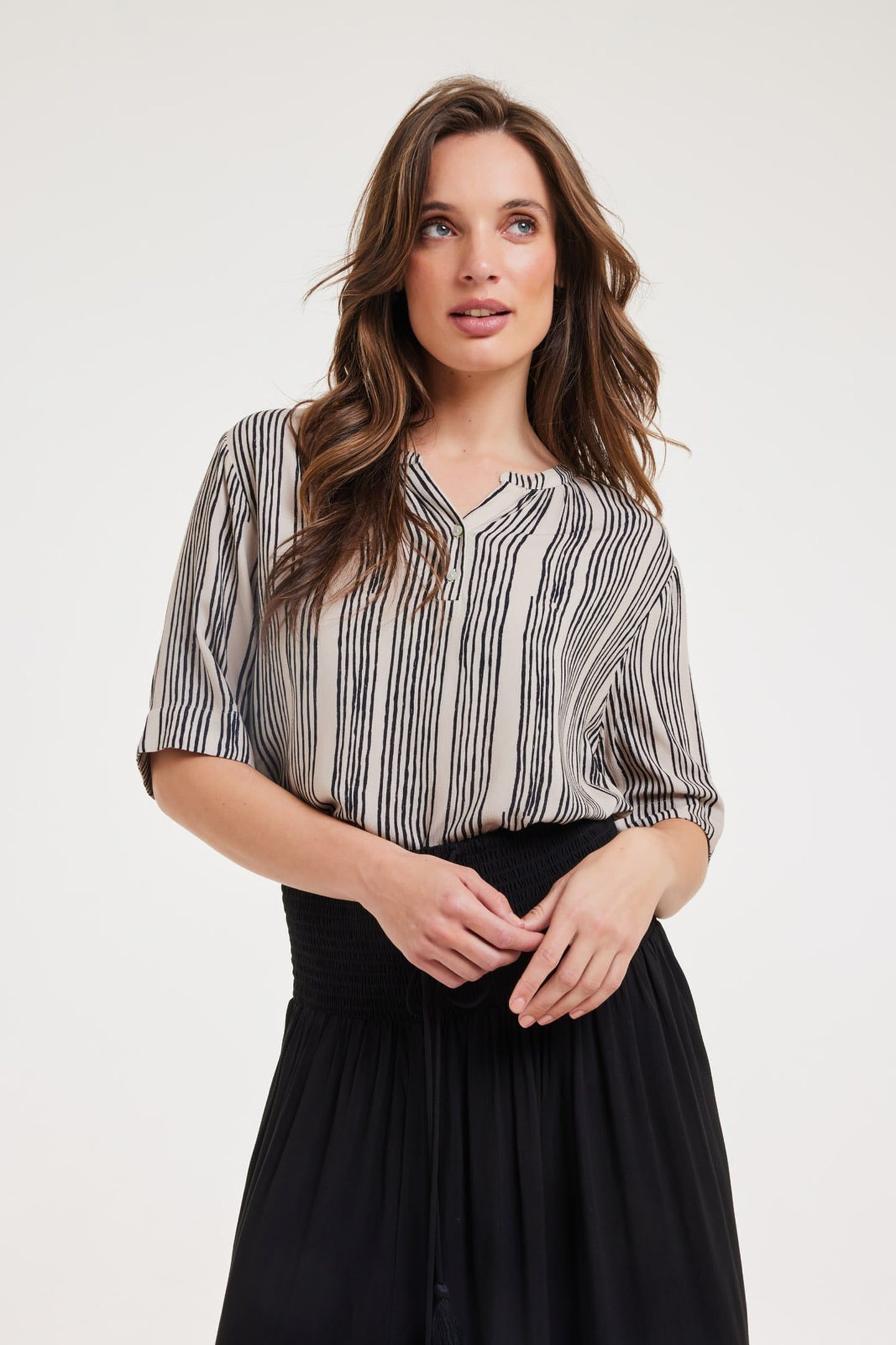 BLOUSE VAYA FEATHER GREY WAVY PRINT 1