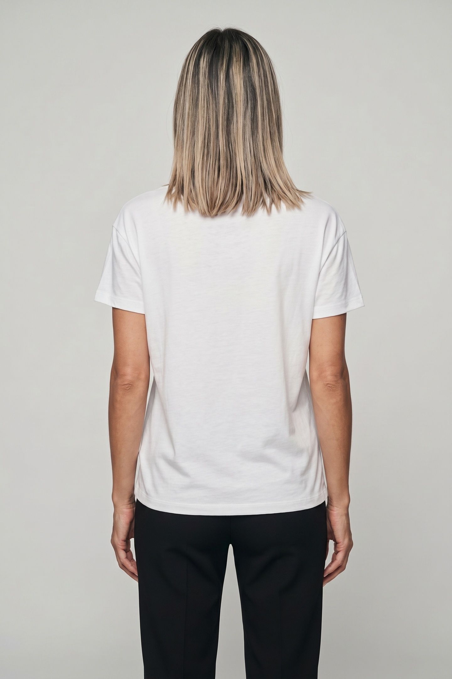 ORCHID V-NECK T-SHIRT WHITE 2