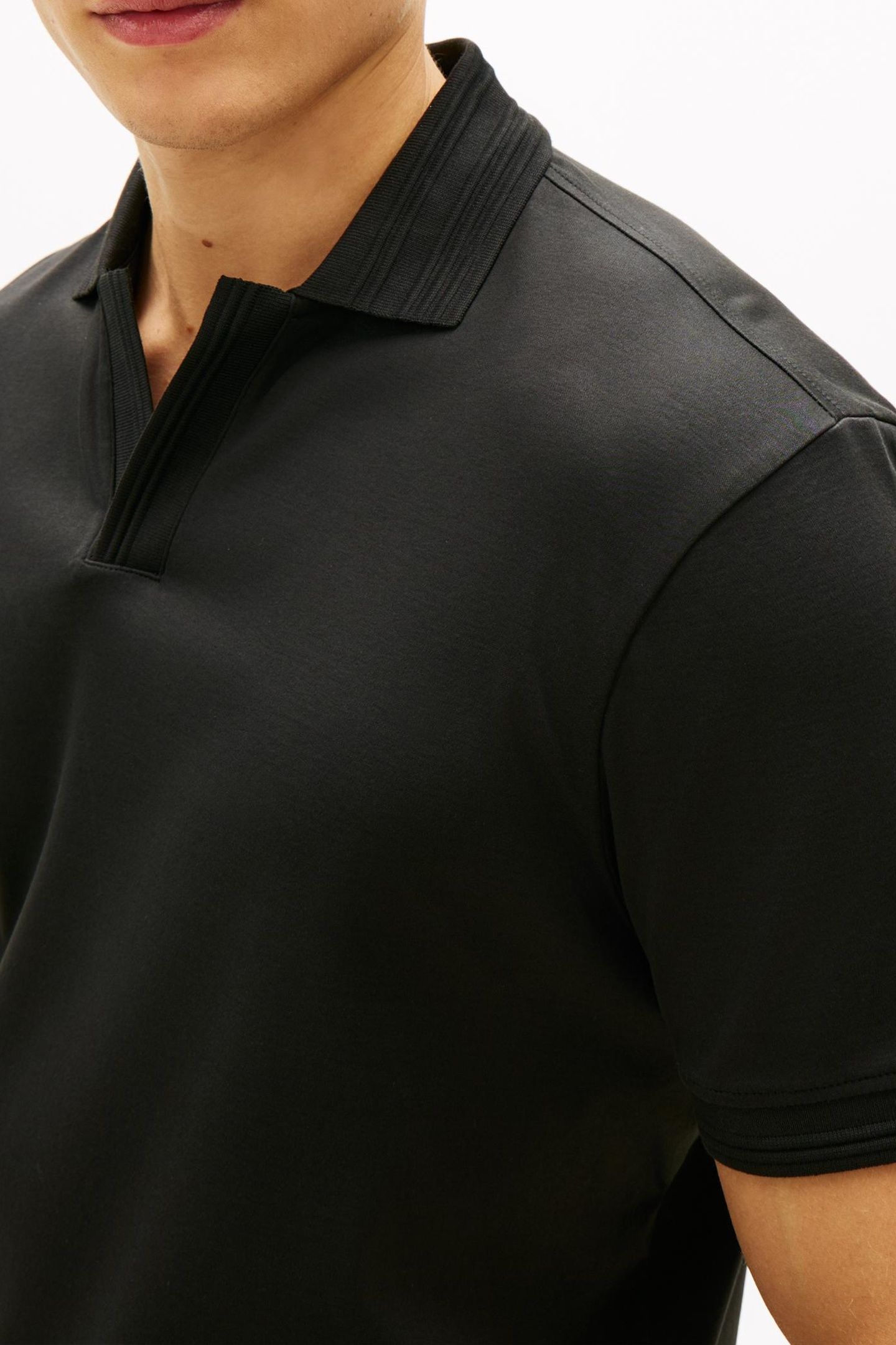 COLLAR INTREST POLO BLACK 5