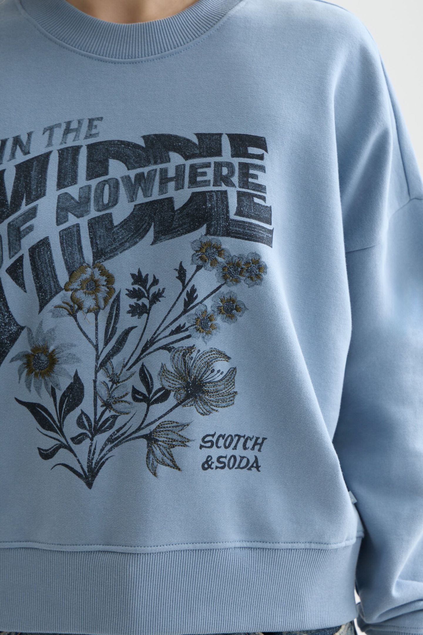 CHEST ARTWORK RELAXED SWEATSHIRT FADED DENIM 4