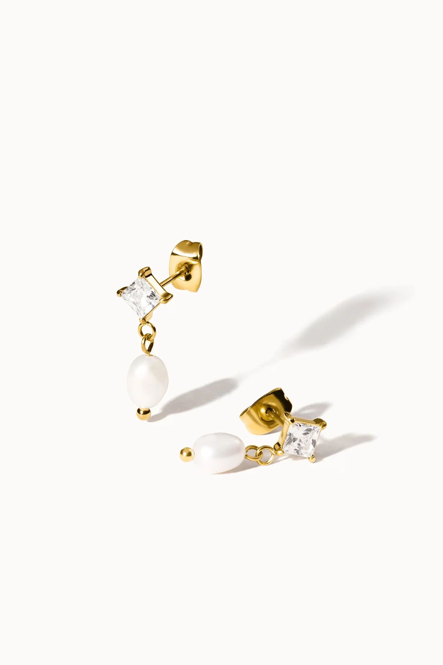 ELEGANT PEARL OHRRINGE GOLD 2