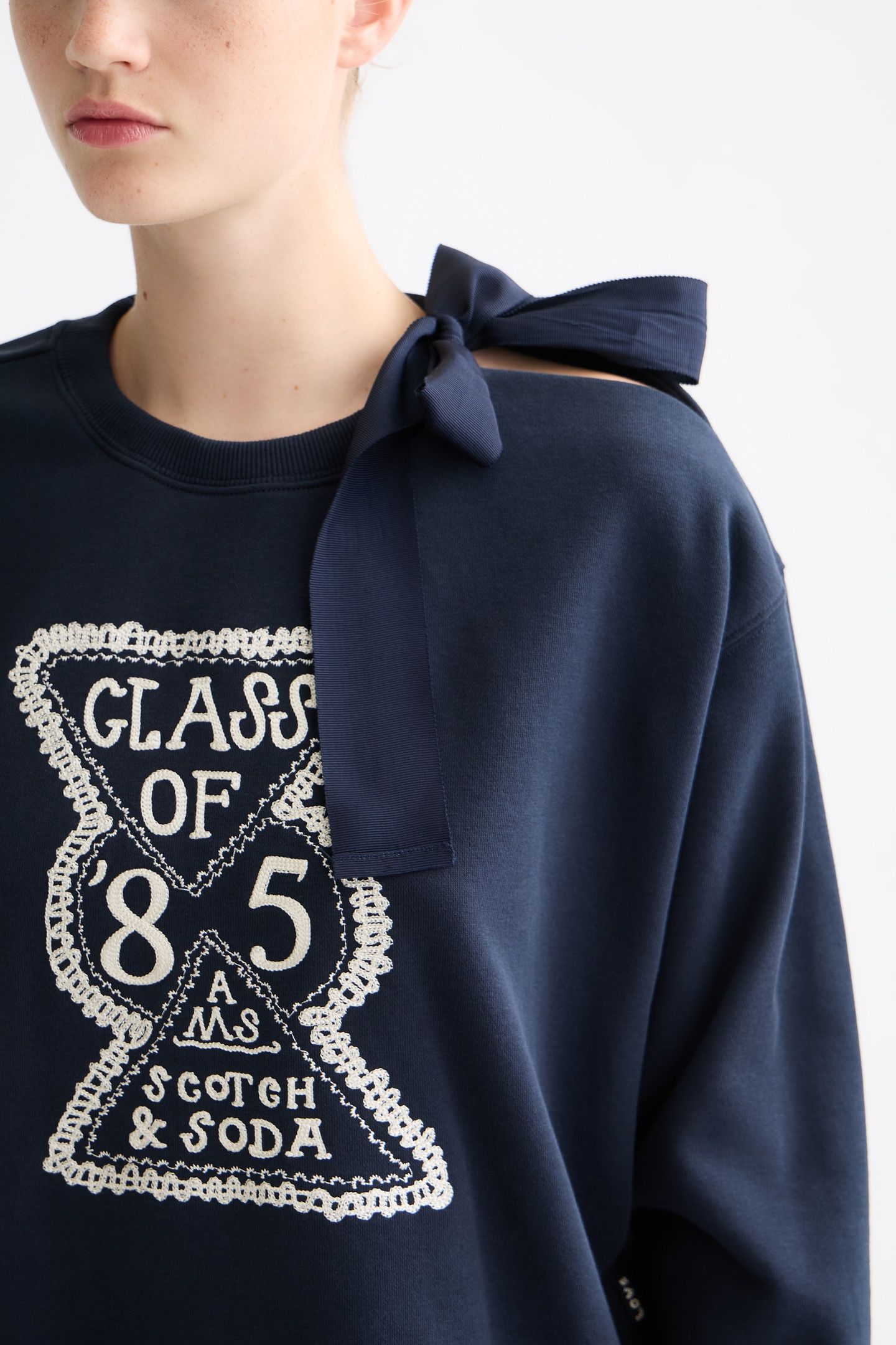 ELEVATED ARTWORK SWEATER SKY CAPTAIN 3