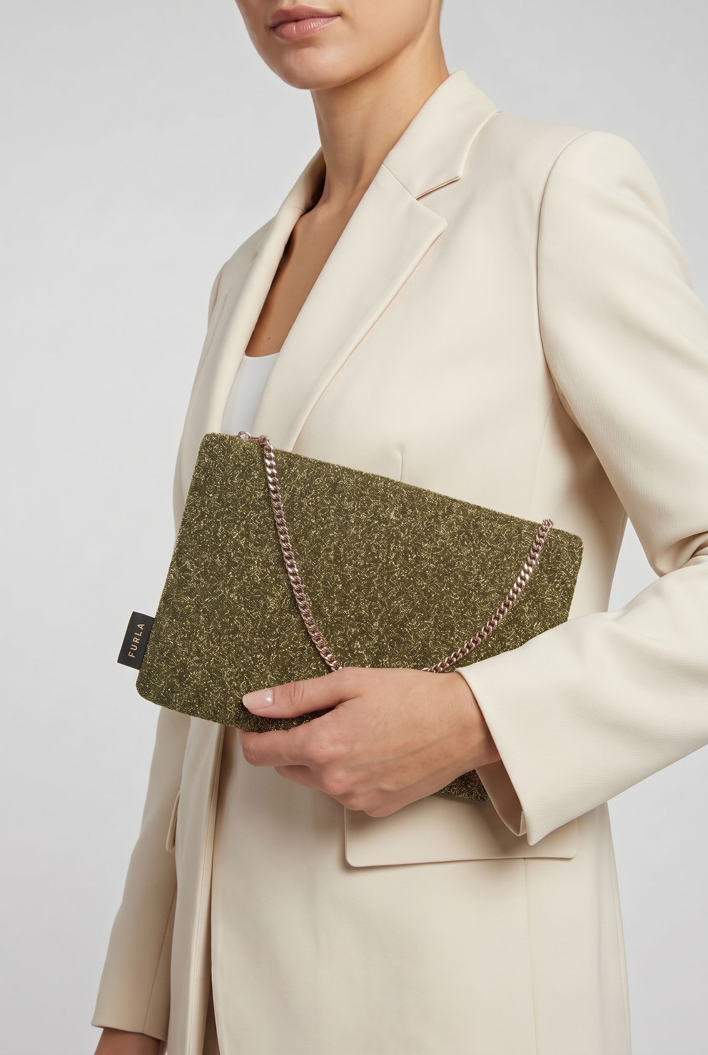 CLASSIC XL POCHETTE COLOR GOLD 4