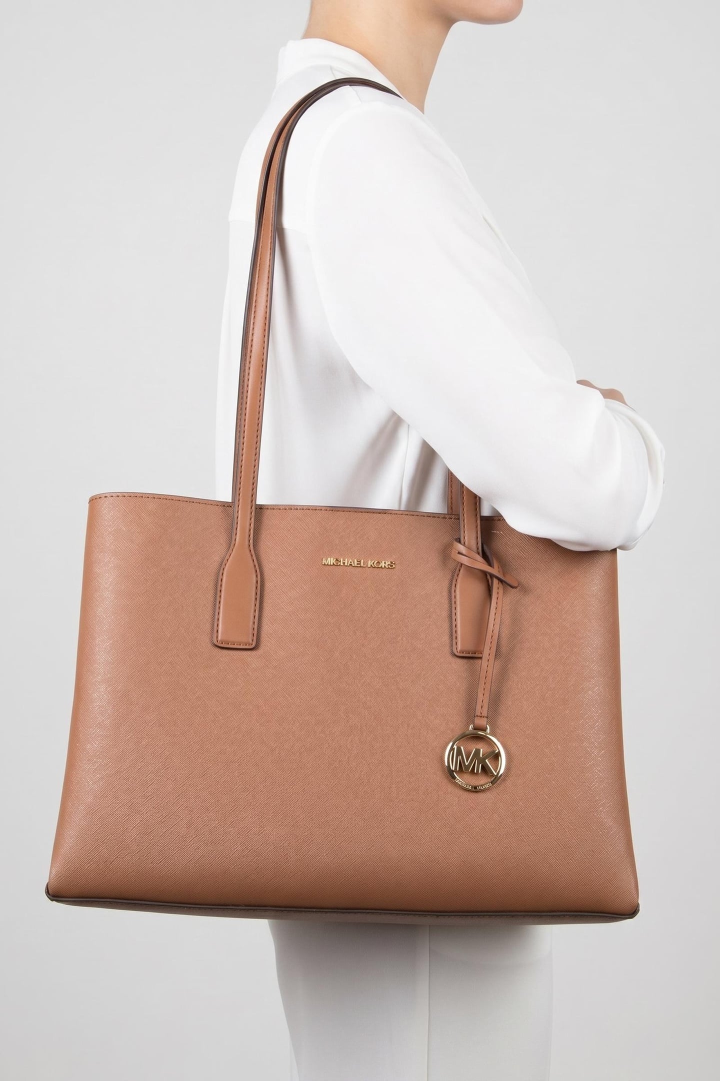 MEDIUM LEATHER TOTE BAG LUGGAGE 1