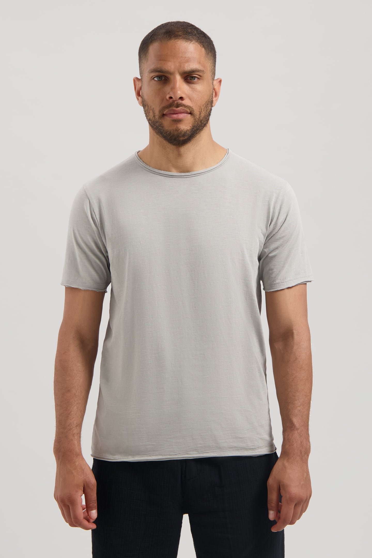 DS_MC QUEEN TEE GHOST GREY 1