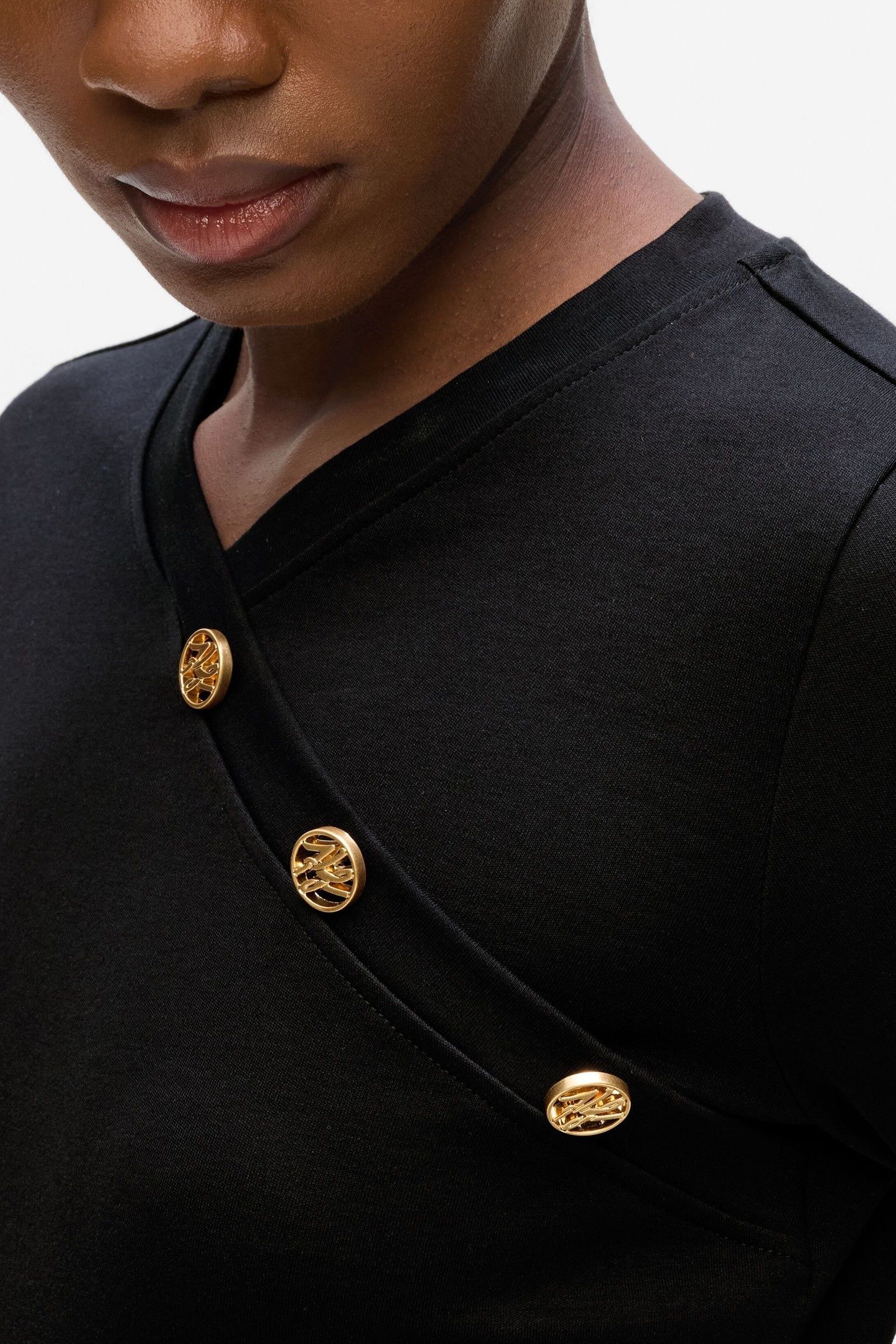 RETRO LONGSLEEVE BLACK 3