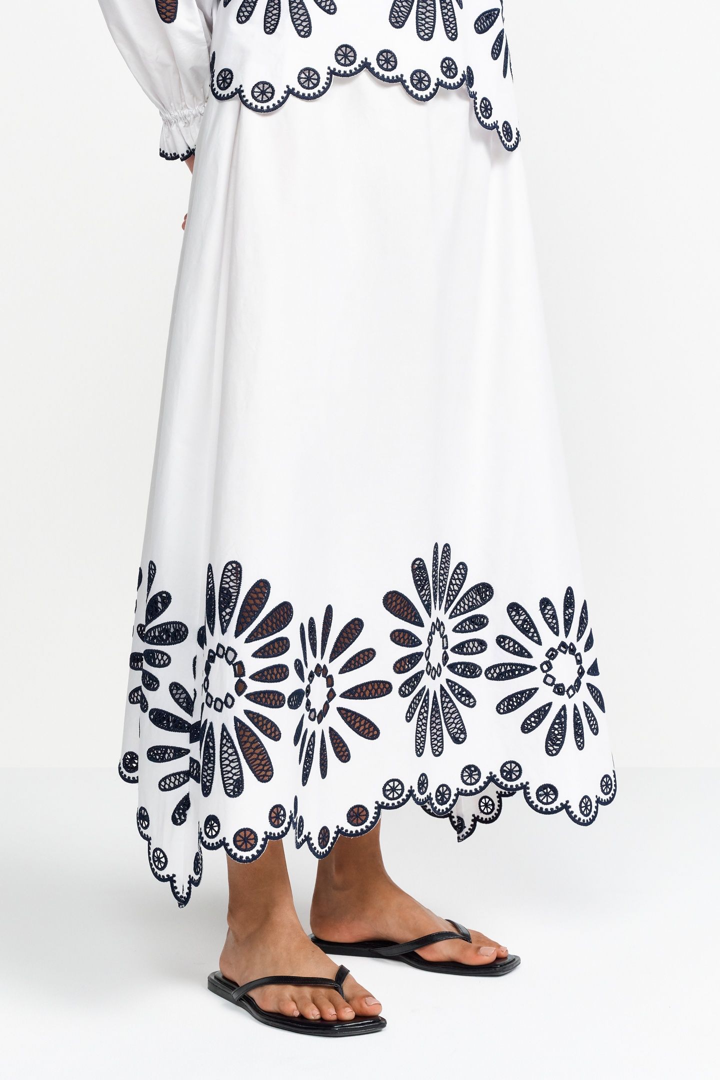 SKIRT WITH EMBROIDERY WHITE 2