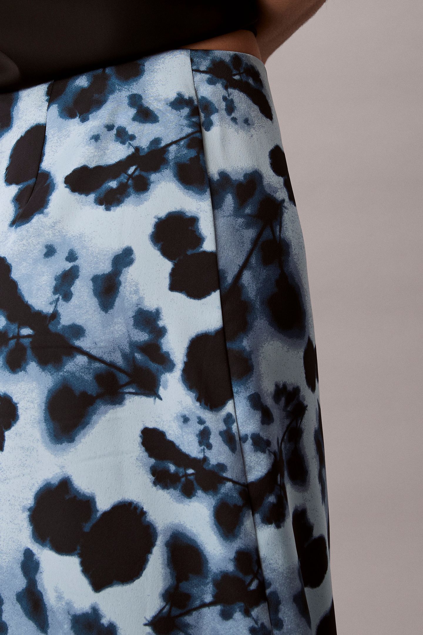 PRINTED SATIN MIDI SKIRT BLUE 5