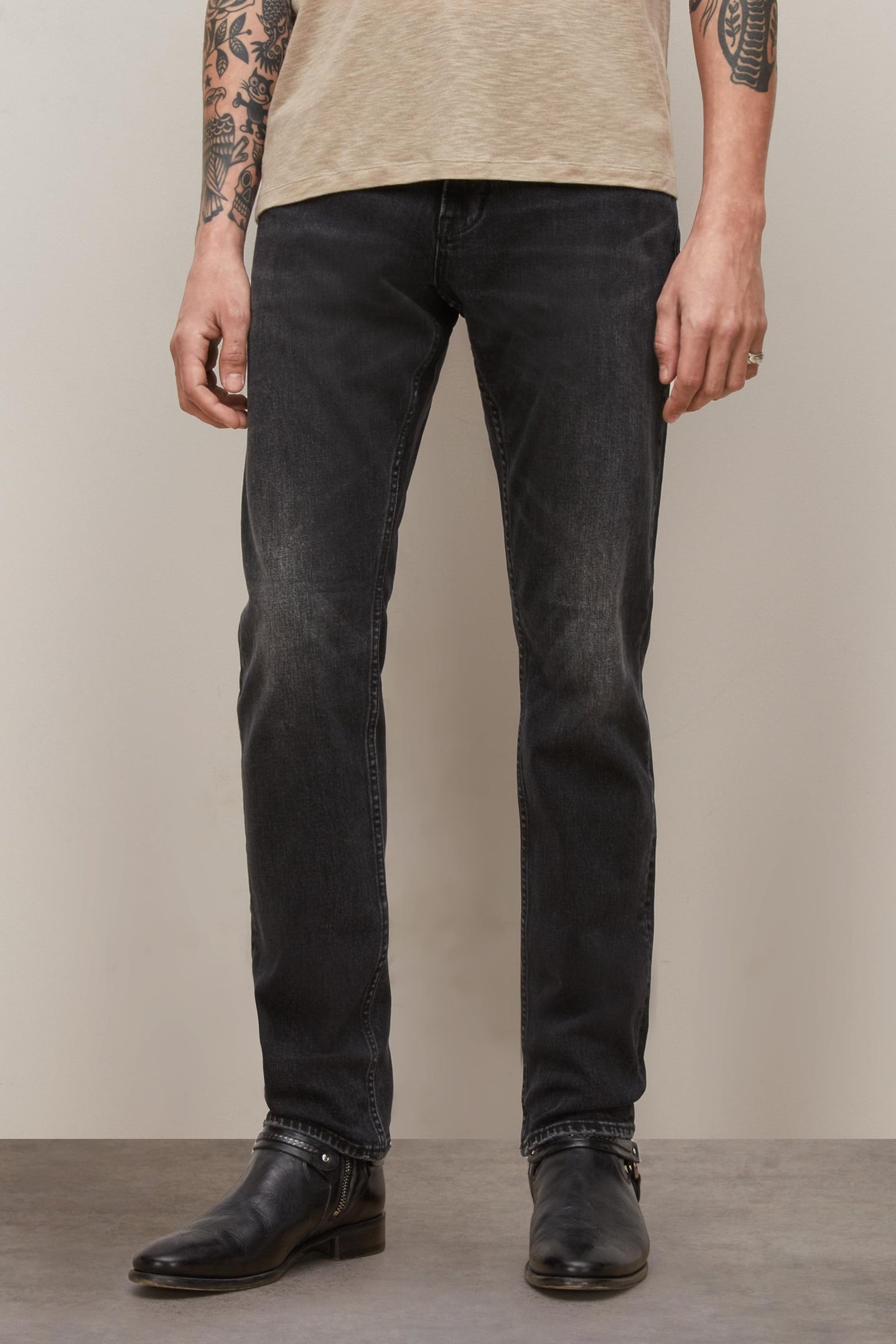 J702 - SLIM FIT BLACK 1