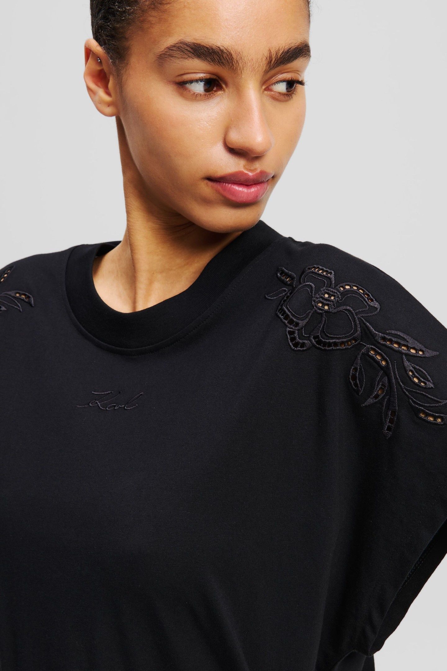 ORCHID EMBROIDERY T-SHIRT BLACK 5