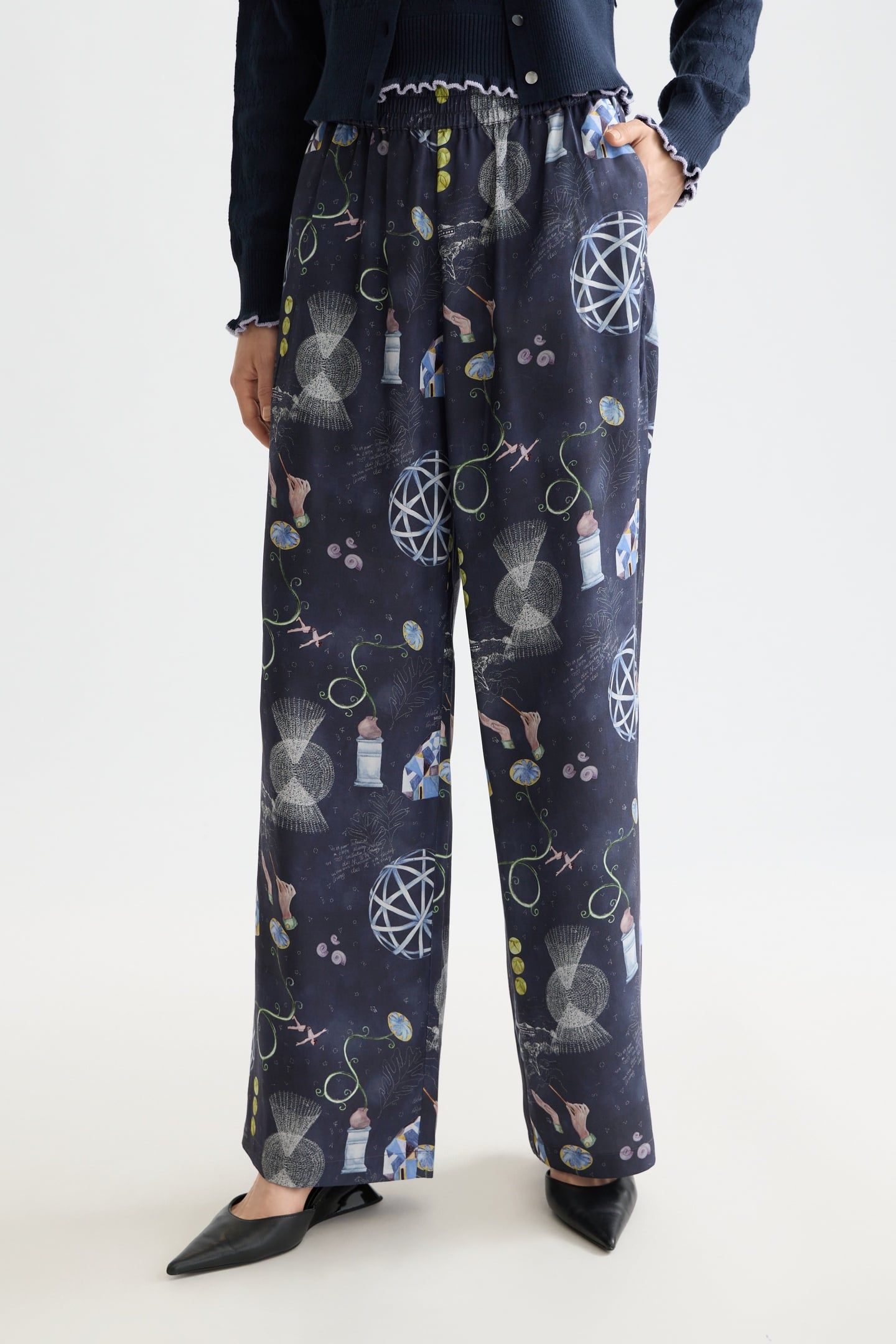 GIA - MID RISE WIDE LEG ELASTICATED TROUSERS IN BLOCK PRINT 1
