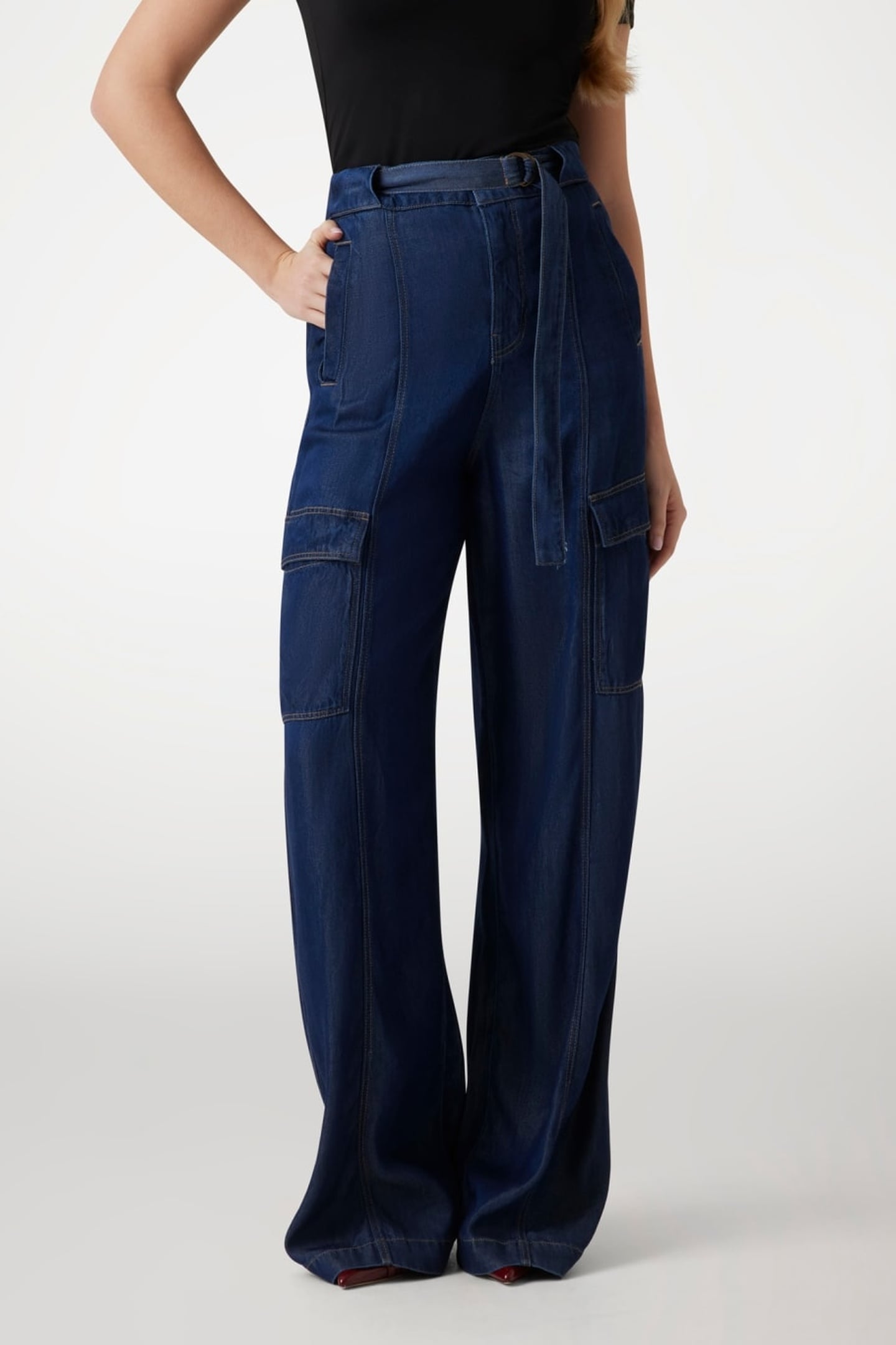 GUESS ECO AGATHA CARGO BODEGUITA DARK 2