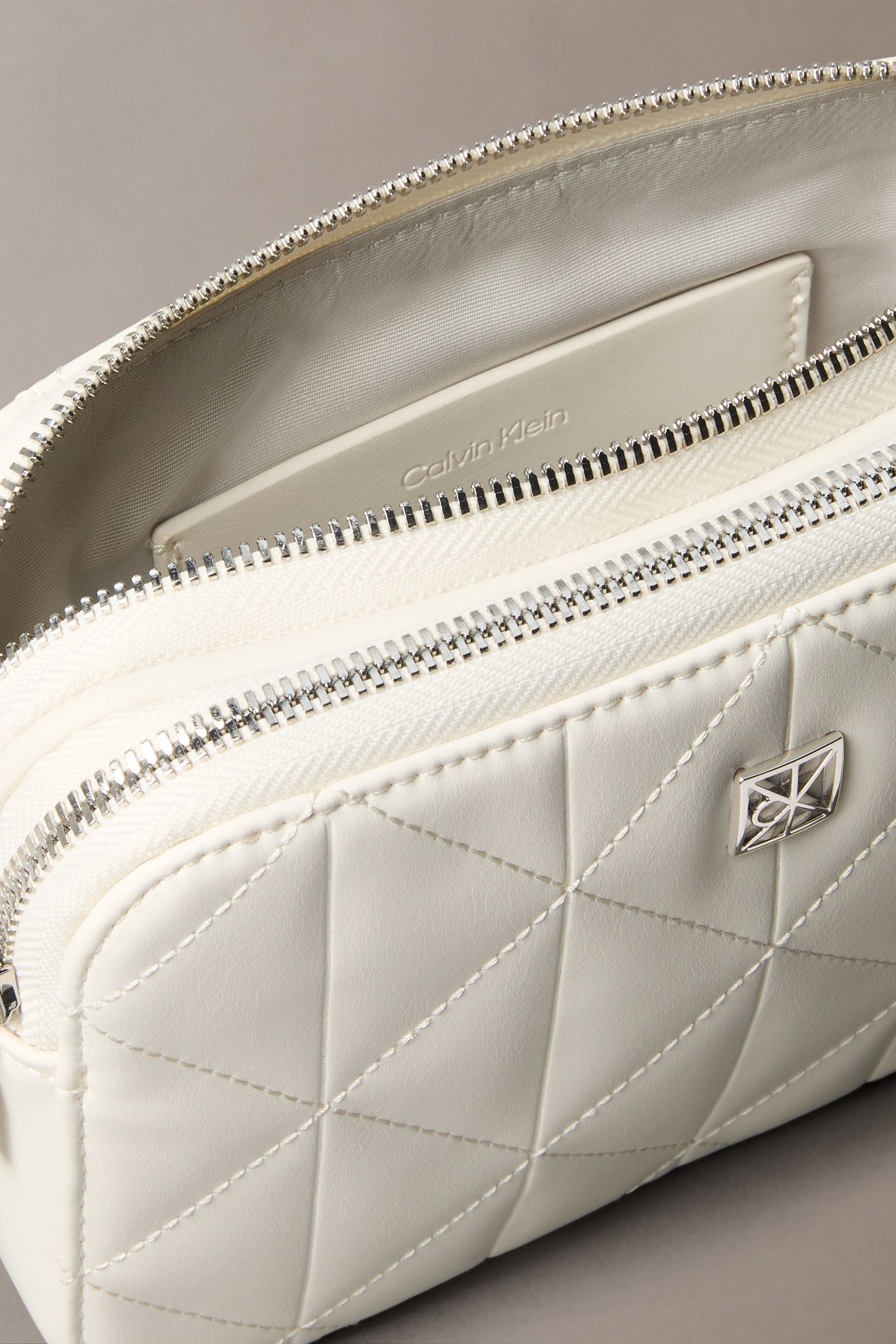 QUILTED CAMERA BAG LILY WHITE 2