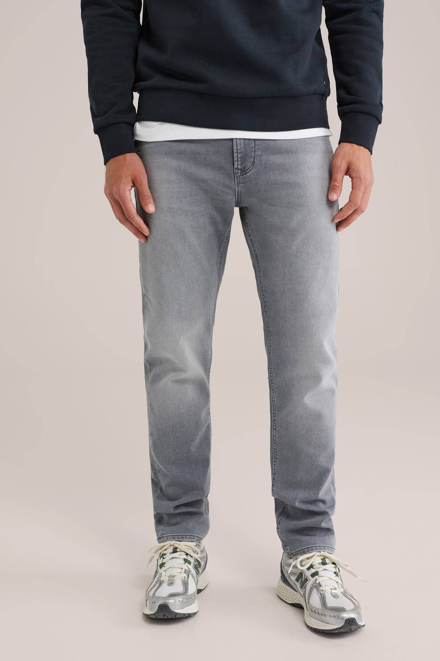 5-POCKET MID WAIST LIGHT GREY 2