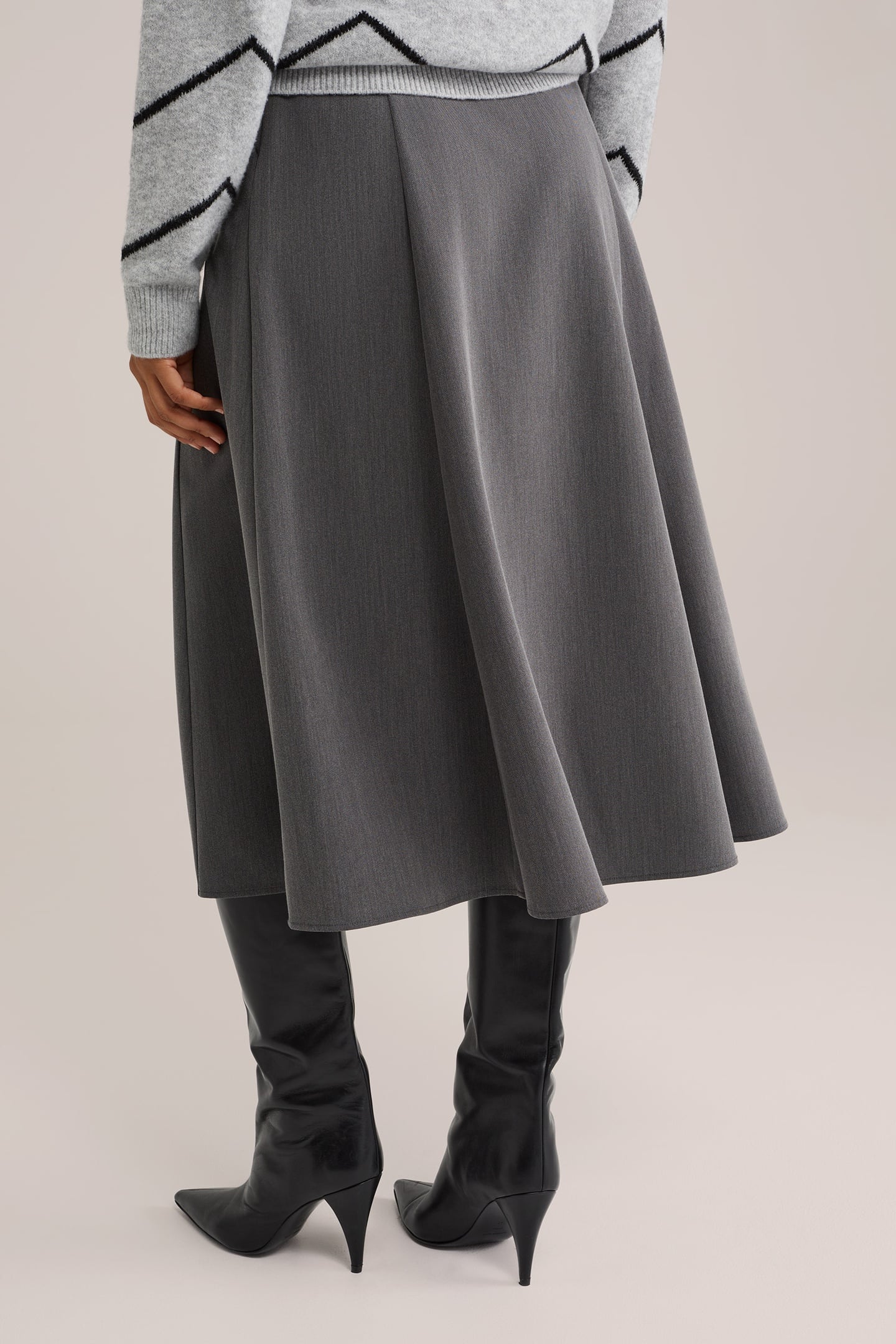 SKIRT MEDIUM LENGTH GREY 2