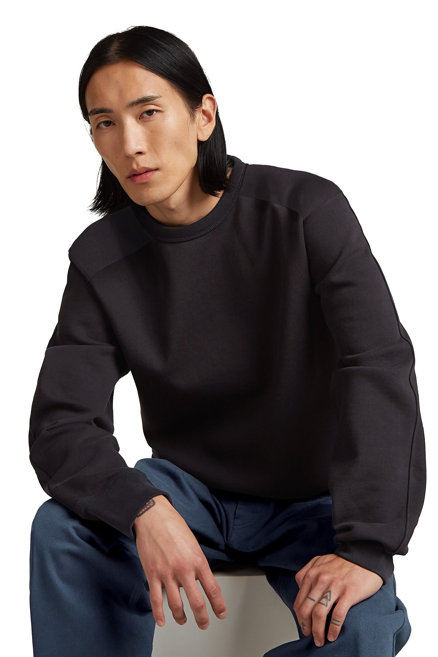 MN PREMIUM RELAXED SWEATER BLACK 3