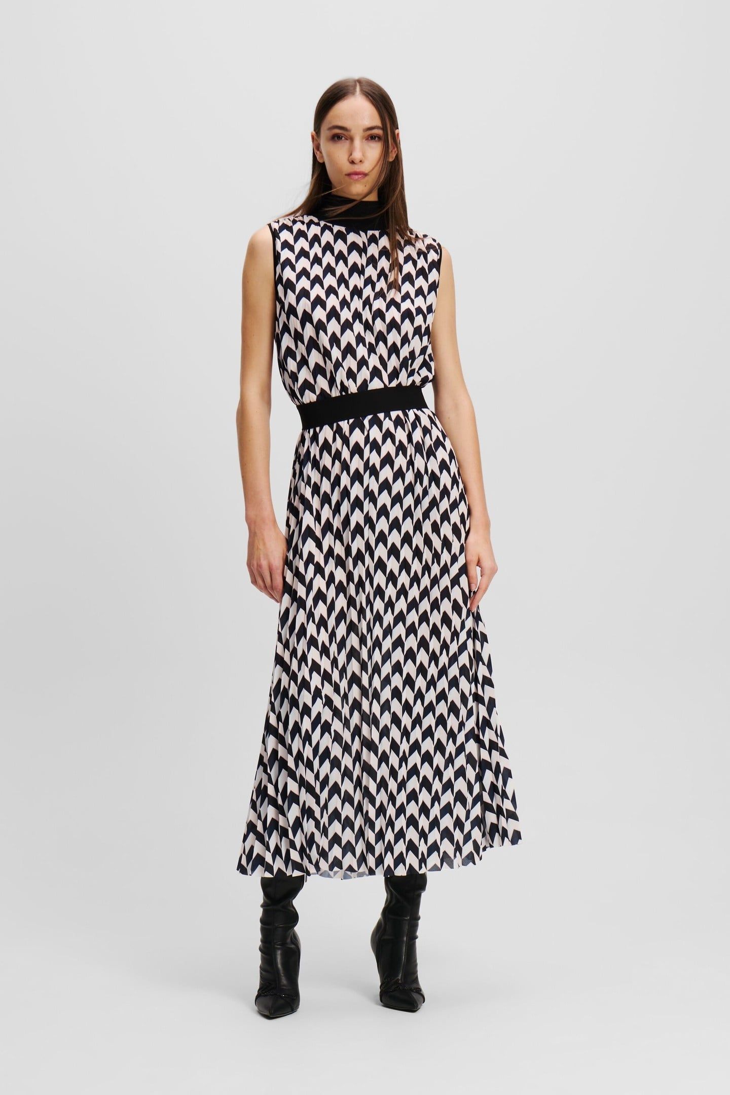 CHEVRON PLEATED DRESS BLACK/WHITE/PINK CHEVRON 1