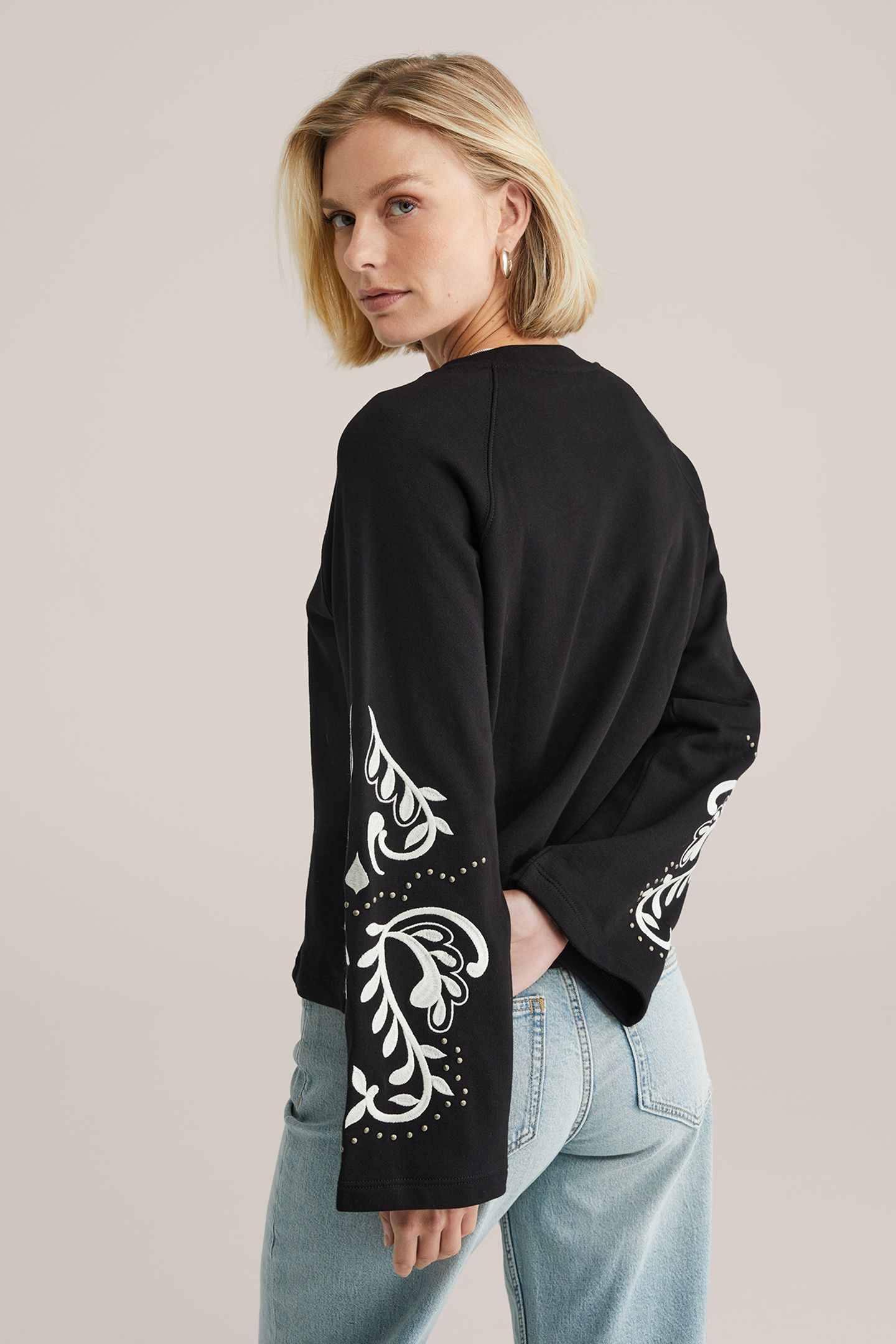 SWEATER BLACK 2